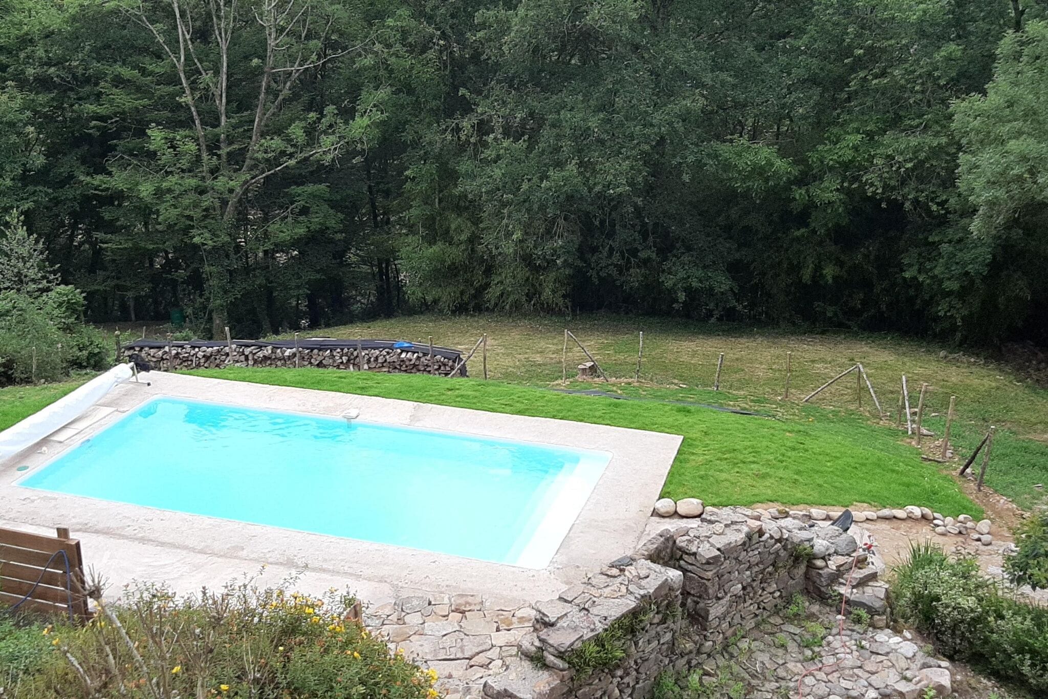 Sfeervol vakantiehuis in Altillac met privézwembad