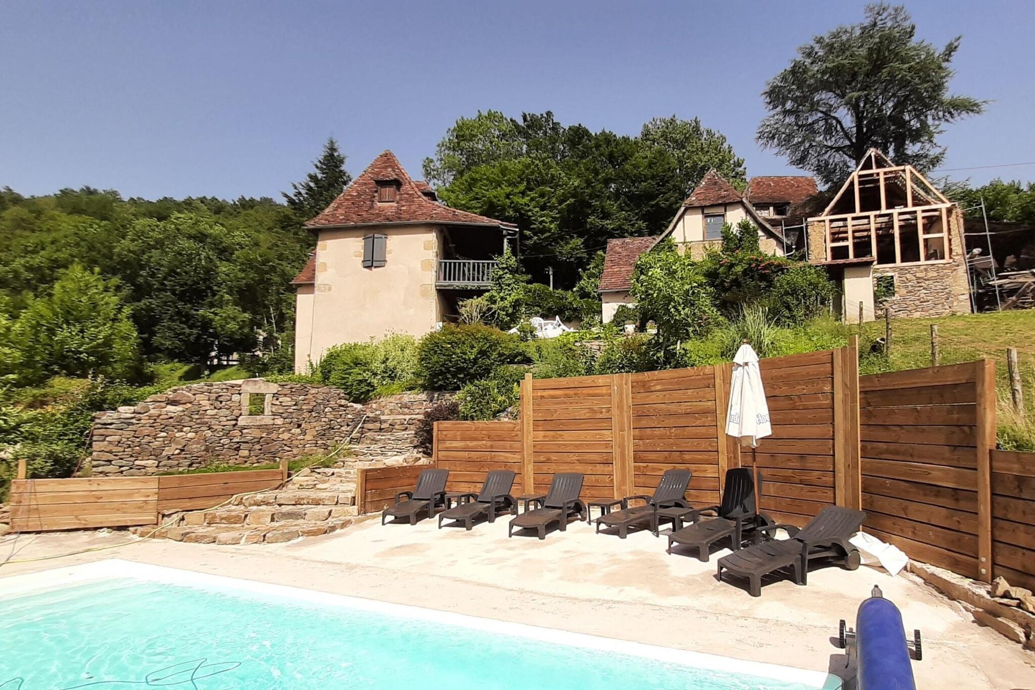 Sfeervol vakantiehuis in Altillac met privézwembad