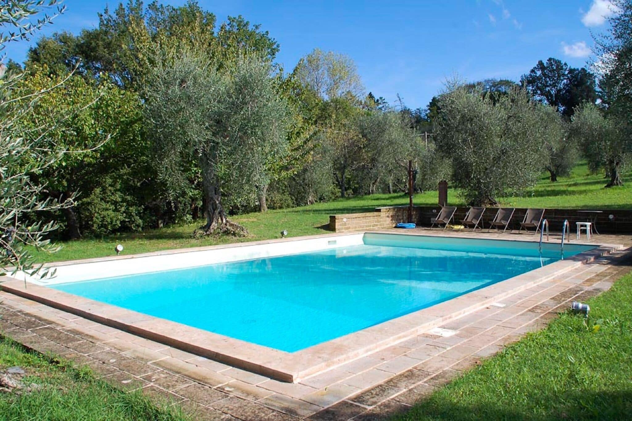 Idyllisch vakantiehuis in Palaia met een privézwembad