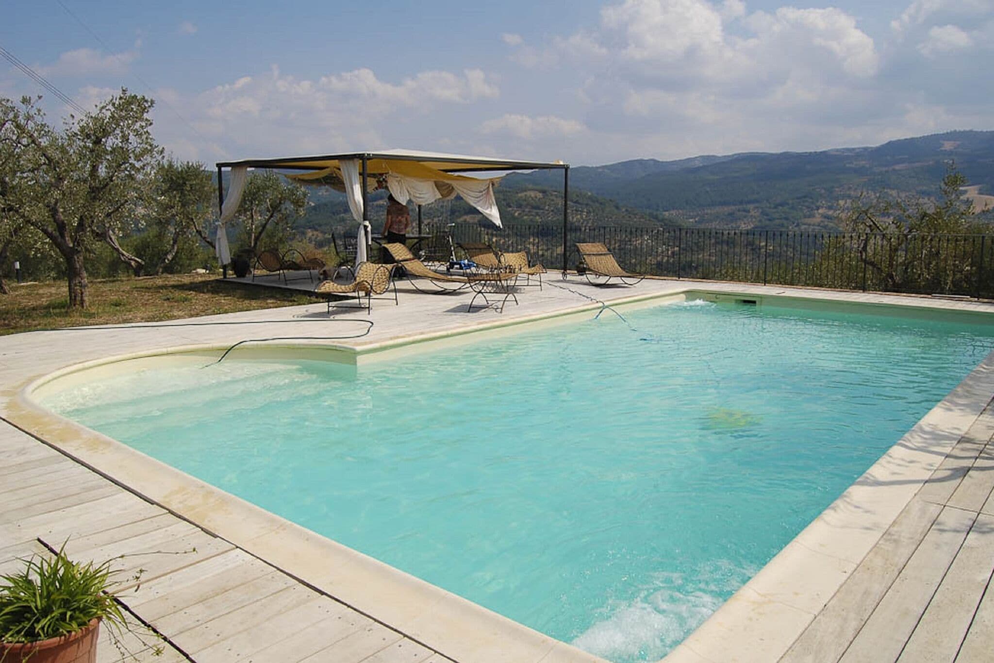 Maison de vacances avec vue sur la vallée à Seggiano avec un sauna