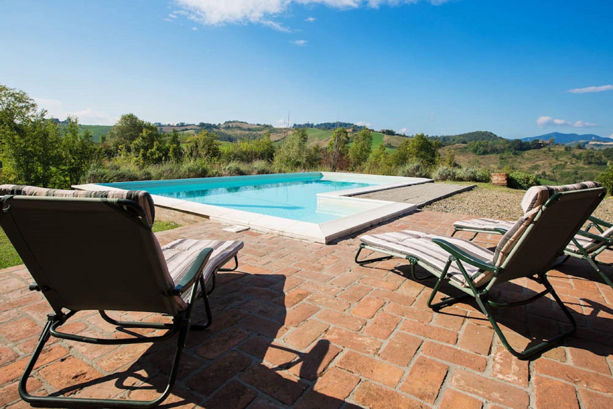 Zonnig vakantiehuis in Salsomaggiore Terme met zwembad