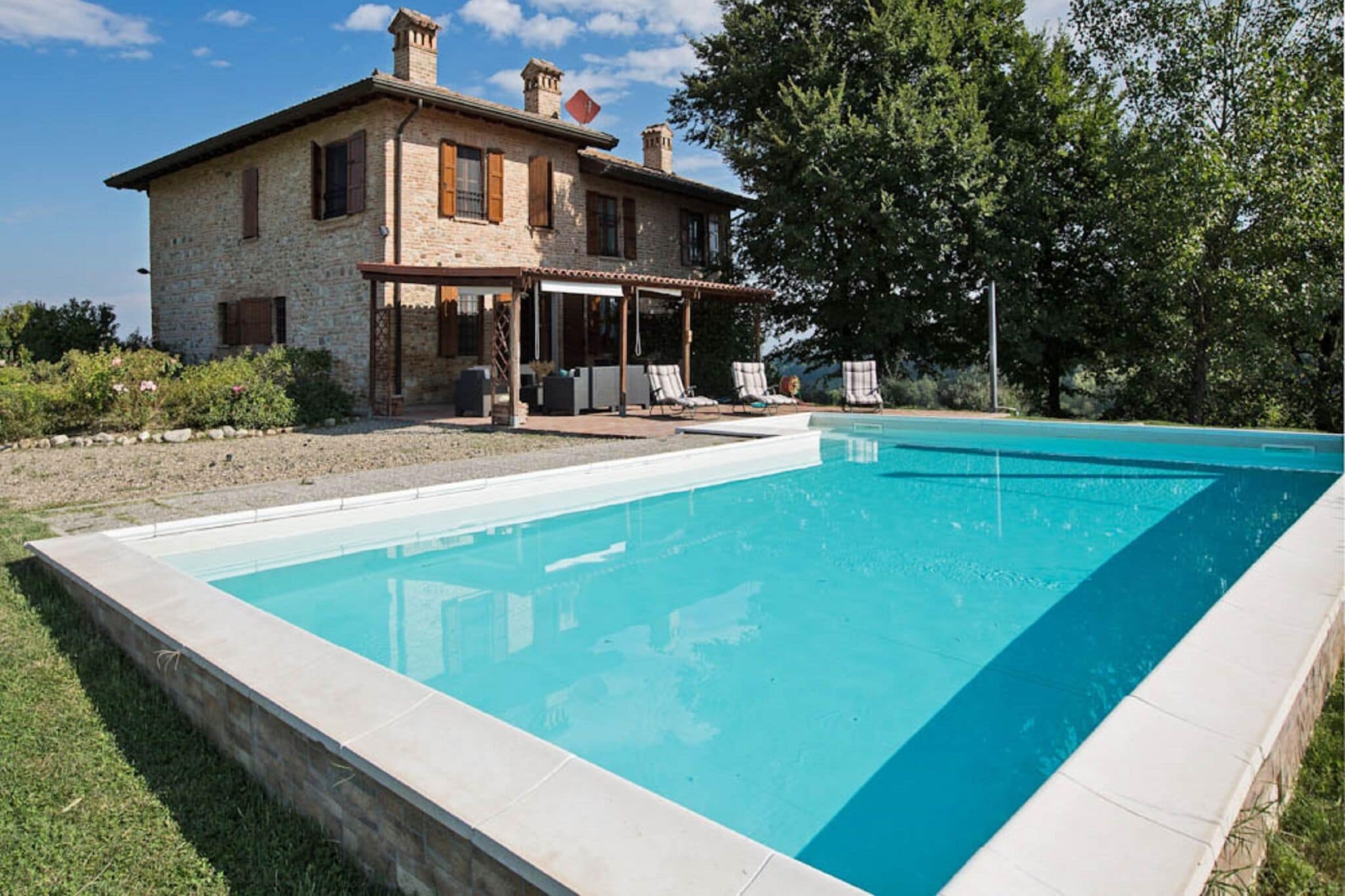Zonnig vakantiehuis in Salsomaggiore Terme met zwembad