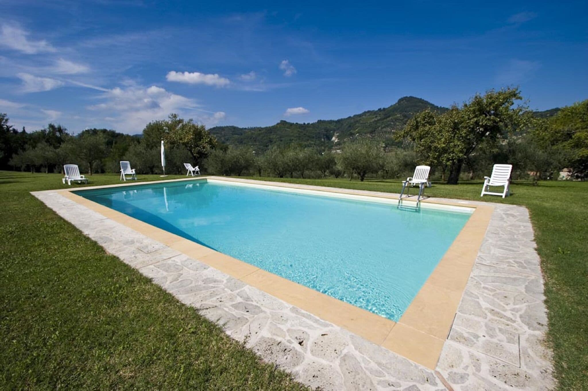 Logement agréable à Brisighella avec piscine privée