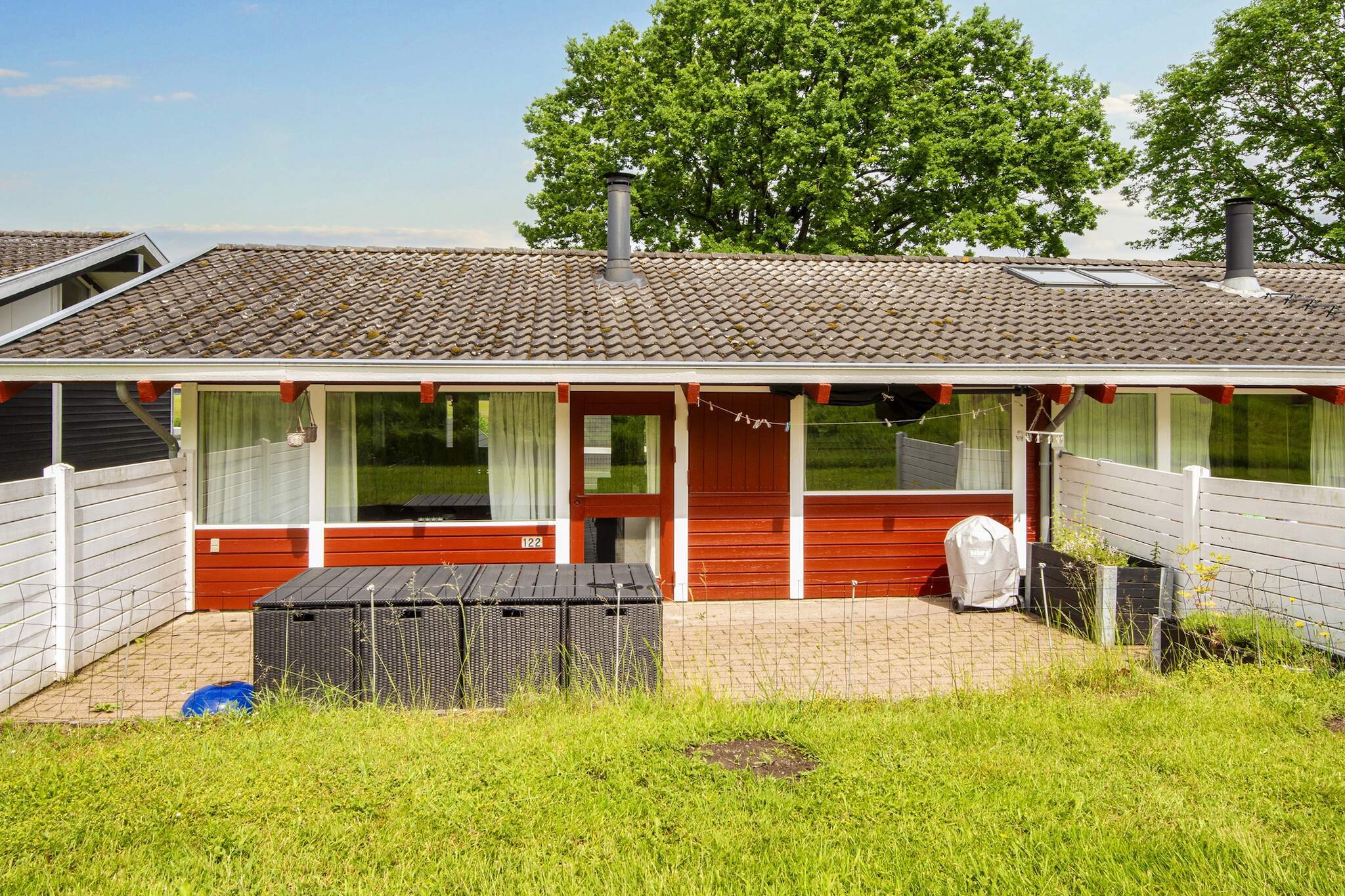 In Løjt Holiday Center you will find this well-appointed holiday home located with beautiful views and with a nice enclosed terrace. If you are into golf, then it is a very short distance from the cottage to the golf course. The house is located in a holiday colony in a scenic area on the East Coast of Southern Jutland. The resort Løjt Ferieby extends all the way down to the water at Genner Bay in the middle of the beautiful southern Jutland nature. Enjoy the sun and a barbecue evening by the house. On site there is a communal swimming pool with children's pool with beautiful sea views as well as a mini golf course and playground for the little ones. The pool is for free use and open in the period 15.05. & # 8211; 15.09. By the pool there is a barbecue and café. In addition, there are common activity rooms with i.a. table tennis, air hockey and slot machines as well as communal laundry. Not for rent to youth and artisan groups.

A refundable deposit might be charged closer to your check-in date. This deposit covers utilities consumed during your stay and any additional services that may be taken. The final amount will be adjusted based on actual meter readings, actual usage of extra services, and any remaining balance will be refunded within 21 days after checkout.