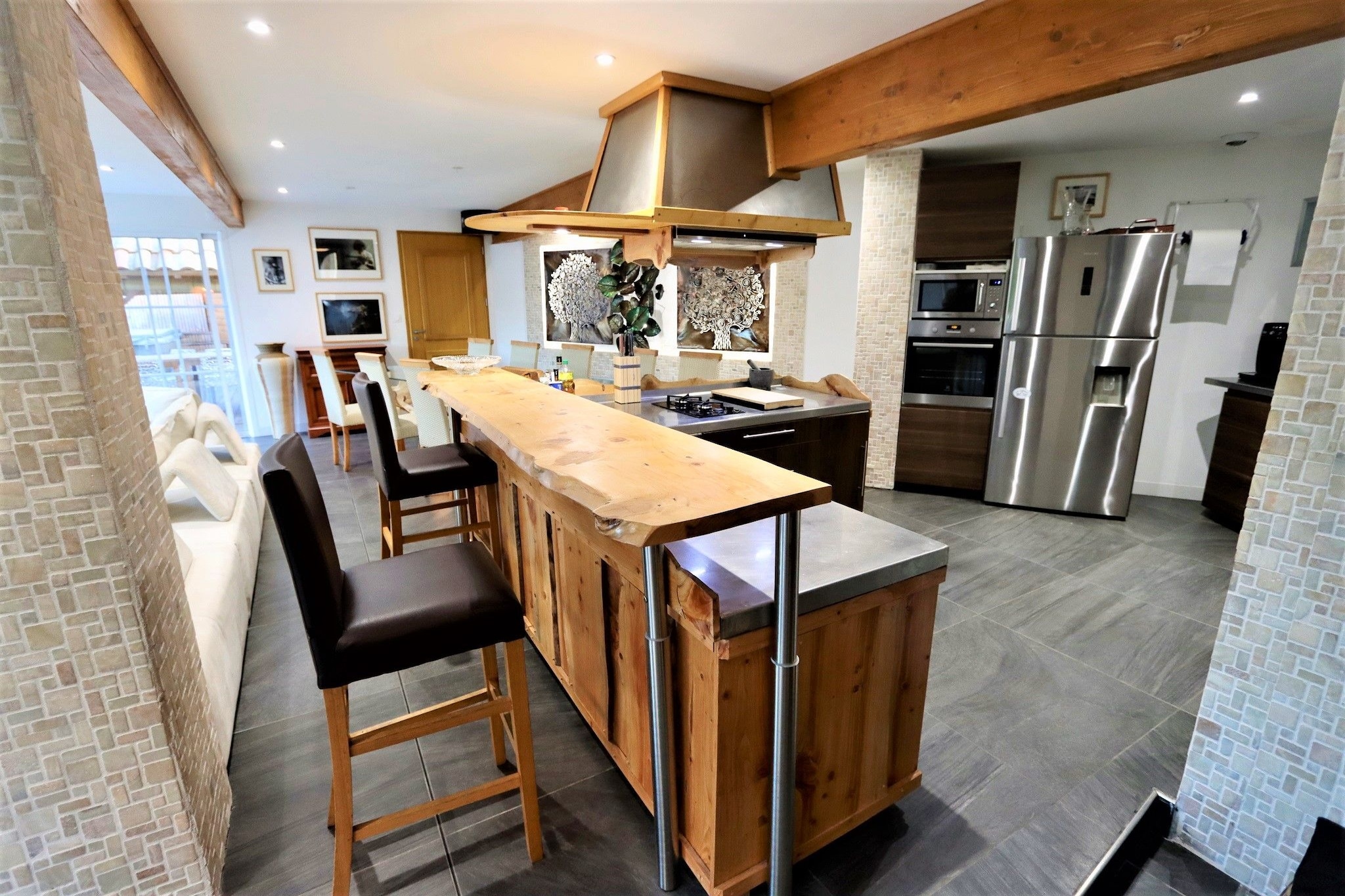 Ground floor: (Living room(TV, dining table, seating area), TV room(seating area, play equipment), Large kitchen(electric kettle, toaster, cooker(4 ring stoves, gas, electric), hood, coffee machine, oven, microwave, dishwasher, fridge-freezer), bedroom(double bed(160 x 200 cm)), bedroom(double bed(160 x 200 cm)), bedroom(bunk bed(90 x 200 cm)), bathroom(massage shower, sauna), washing room(tumble dryer, washing machine), cot, high chair)\n\nOn the 1st floor: (bedroom(double bed(180 x 200 cm)), bedroom(double bed(180 x 200 cm)), bathroom(bathtub with shower, washbasin), toilet)\n\nhot tub, shower, terrace(private), garden(private), garden furniture, BBQ, parking