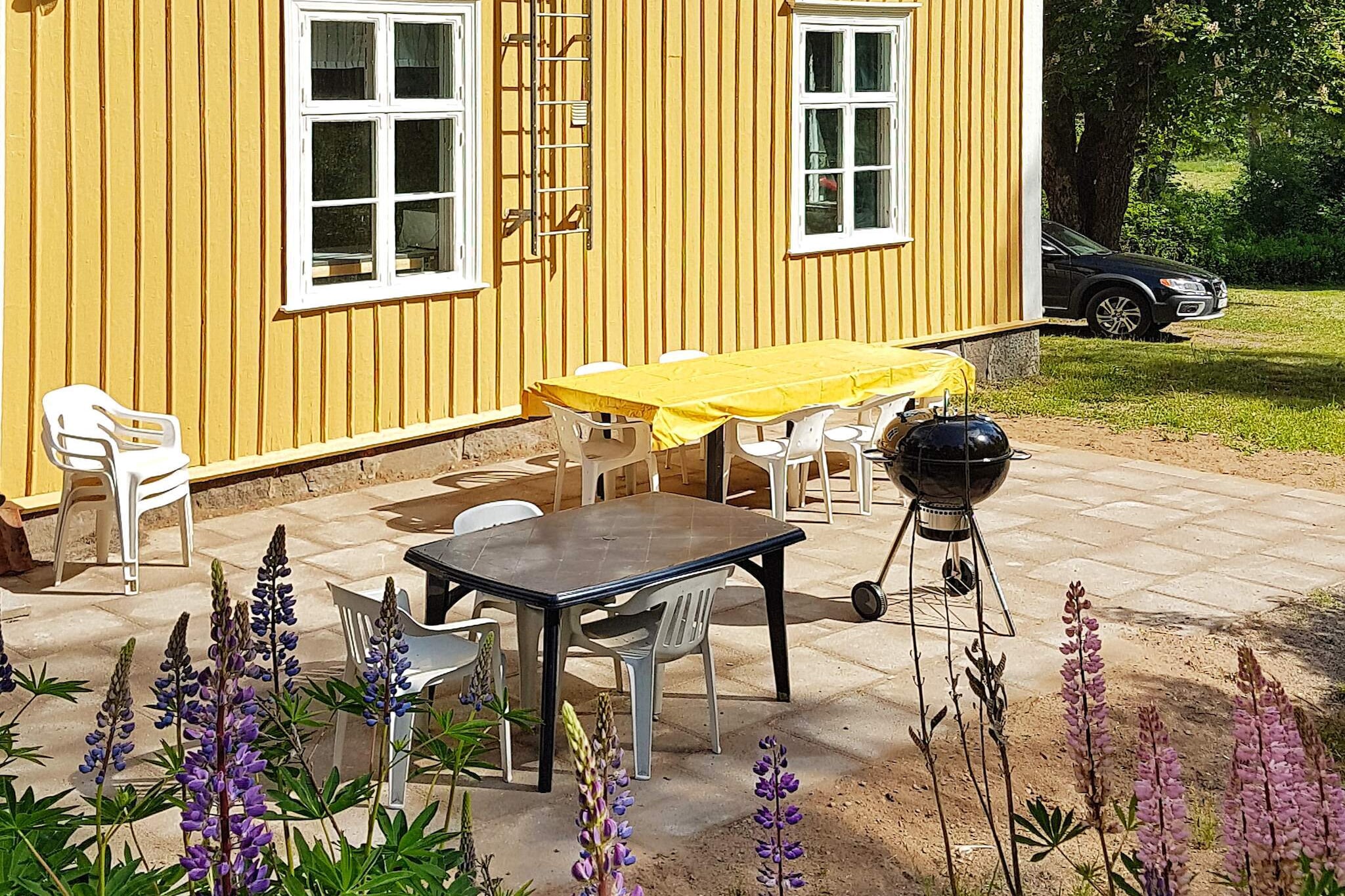 In the beautiful nature outside Sandhem you will find this beautiful old farm that can become your very own summer idyll. RullstensÃ¥sar shapes the hilly landscape in the surroundings, which really invites one to go out and discover on foot. In a rural setting, with a private location is the renovated farm from the late 1800s. The rooms are large and airy with plenty of space for 7 people. The kitchen has been renovated in 2021 and is brand new, but the charm is well maintained and the kitchen will easily become the heart of the house during your stay. It is located directly adjacent to the patio so it will be convenient to enjoy your meals outdoors. Only about 400 meters away is the boat that is included in the rent, it is possible to swim at the mooring, but the owners recommend that you rather row and discover the lake and other bathing places. In the community Sandhem there is a large swimming area with bathing jetty, playground and barbecue area. The house has three bathrooms with shower and toilet, one of which has been renovated as late as 2021 and also washing machine. On the first floor you will find two of the bathrooms, kitchen, dining area and living room. As well as two large bedrooms with two beds in each a small bedroom with a single bed. On the second floor up the beautiful stairs you come to a large hall with sloping ceilings, with a number of rooms that are not included in the rental, but upstairs you can see bedroom no. 4 with two beds and a bathroom. There are plenty of paddling opportunities in the area such as. Ryfors Gammelskog. A nature reserve with a trail over 350 years old of 2 kilometers or the 5 kilometer long cultural walk on Gyljerydsmon, you will pass several important places in the town's early history. Mighty traces from the ice age in a very beautiful and varied landscape. Near the house flows Tidan and Lake StrÃ¥ken. Every year, many thousands of fishermen fish in StrÃ¥ken, which is almost 30 km long but at most 500 m wide. Here you will find both precious fish and ordinary freshwater fish as well as plenty of implanted crayfish. It is possible to rent a canoe at Kyrkekvarn's canoe center which is 7 km from the house. Paddling in Tidan is very beautiful and it is also possible to make longer excursions and sleep over at the prepared rest areas. It is possible to charge your electric car here.