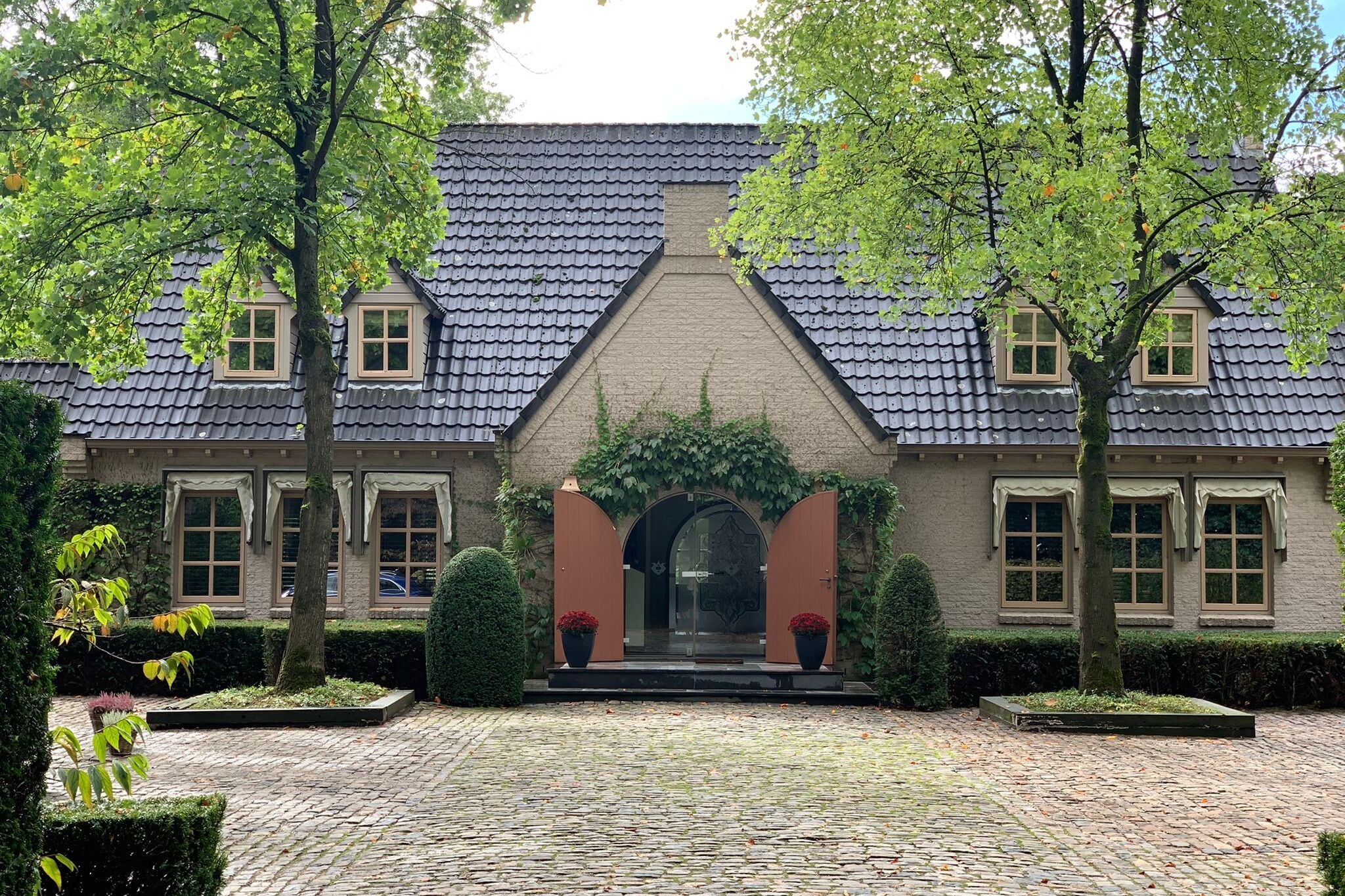 Beautiful Villa in Drunen with Private Heated Pool