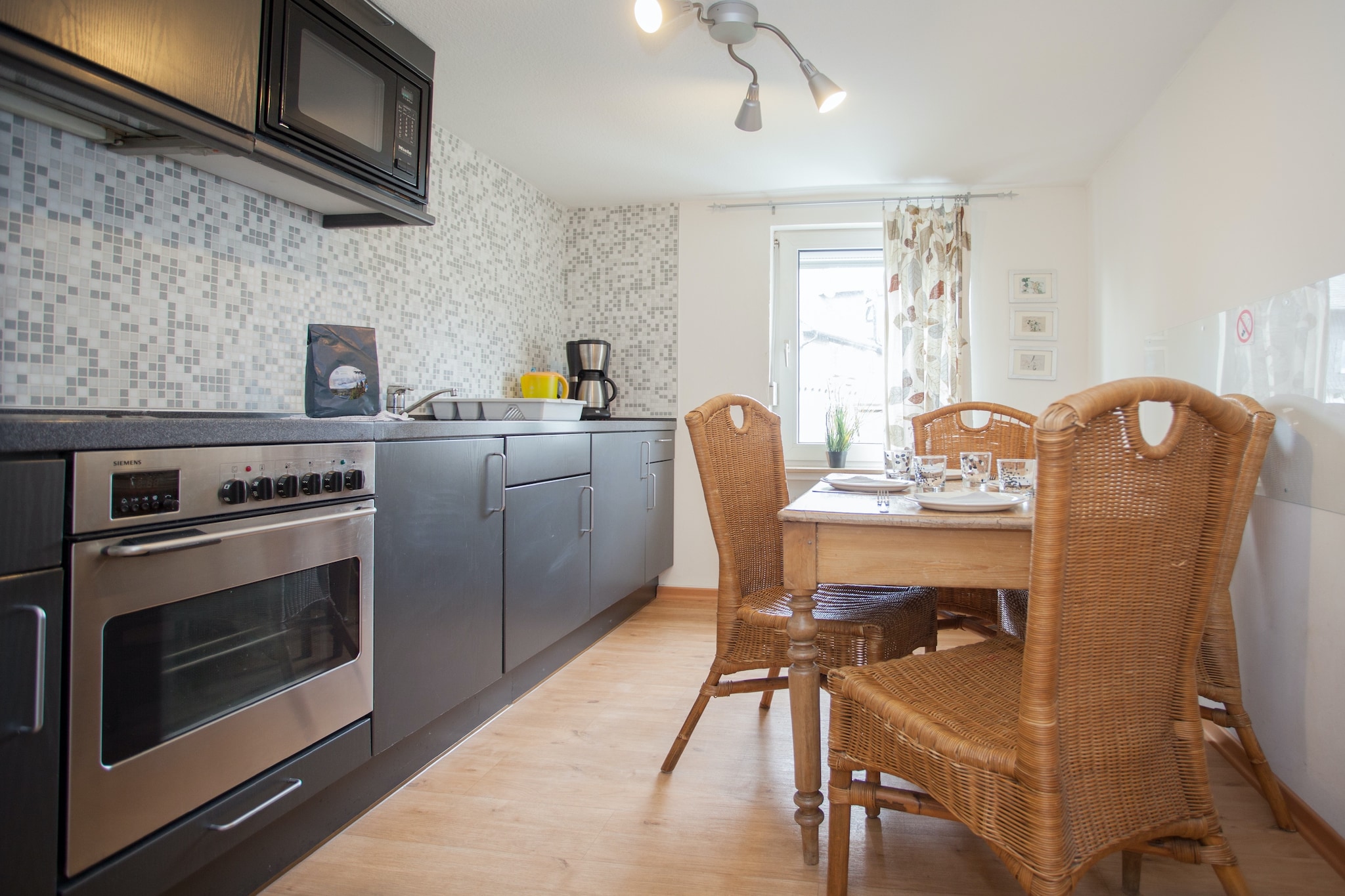 Enjoy a wonderful holiday together! This holiday home features 4 bedrooms and 4 bathrooms, each with a toilet, shower and sink. There are also three separate toilets. There is room for up to 12 people: three double beds, three double sofa beds and a bunk bed. The living room has a flat-screen TV that receives both Dutch and German channels. There is also a radio, DVD player, CD player and Wi-Fi. The kitchen is equipped with a combination microwave, oven, sandwich toaster, dishwasher, fridge with a freezer compartment, and a freezer. A washing machine, tumble dryer, hairdryer and vacuum cleaner are available. There is also a cot and high chair available for use. The garden features a terrace with garden furniture and a barbecue. The accommodation has space to park up to three cars. Bicycles and skis can be stored in the storage room. Pets are welcome.
This holiday home is situated in a peaceful location at the end of the village. The Postwiese ski resort is 200 metres from the house. 
The town of Neuastenberg is only a few kilometres from Winterberg. There are several restaurants and a ski rental. The Postwiese ski resort is quiet and sunny, perfect for families with children. The resort comprises a total of 8 kilometres of pistes, and the area is easy to navigate. The slopes are illuminated a few days a week, allowing evening skiing. Zip down the mountain on the natural luge track, or try cross-country skiing on one of the many cross-country tracks.  If you want to switch things up, the ski bus can take you to the other nearby ski resorts. The area offers excellent hiking and cycling in summer. Neuastenberg is close to the Rothaarsteig long-distance hiking trail over the Kahler Asten. Enjoy the Winterberger Hochtour, a hiking trail that cuts right through the mountainous Winterberg landscape. Mountain bikers will enjoy the long routes with varying levels of difficulty. Neuastenberg offers plenty of opportunity for relaxation and activity!