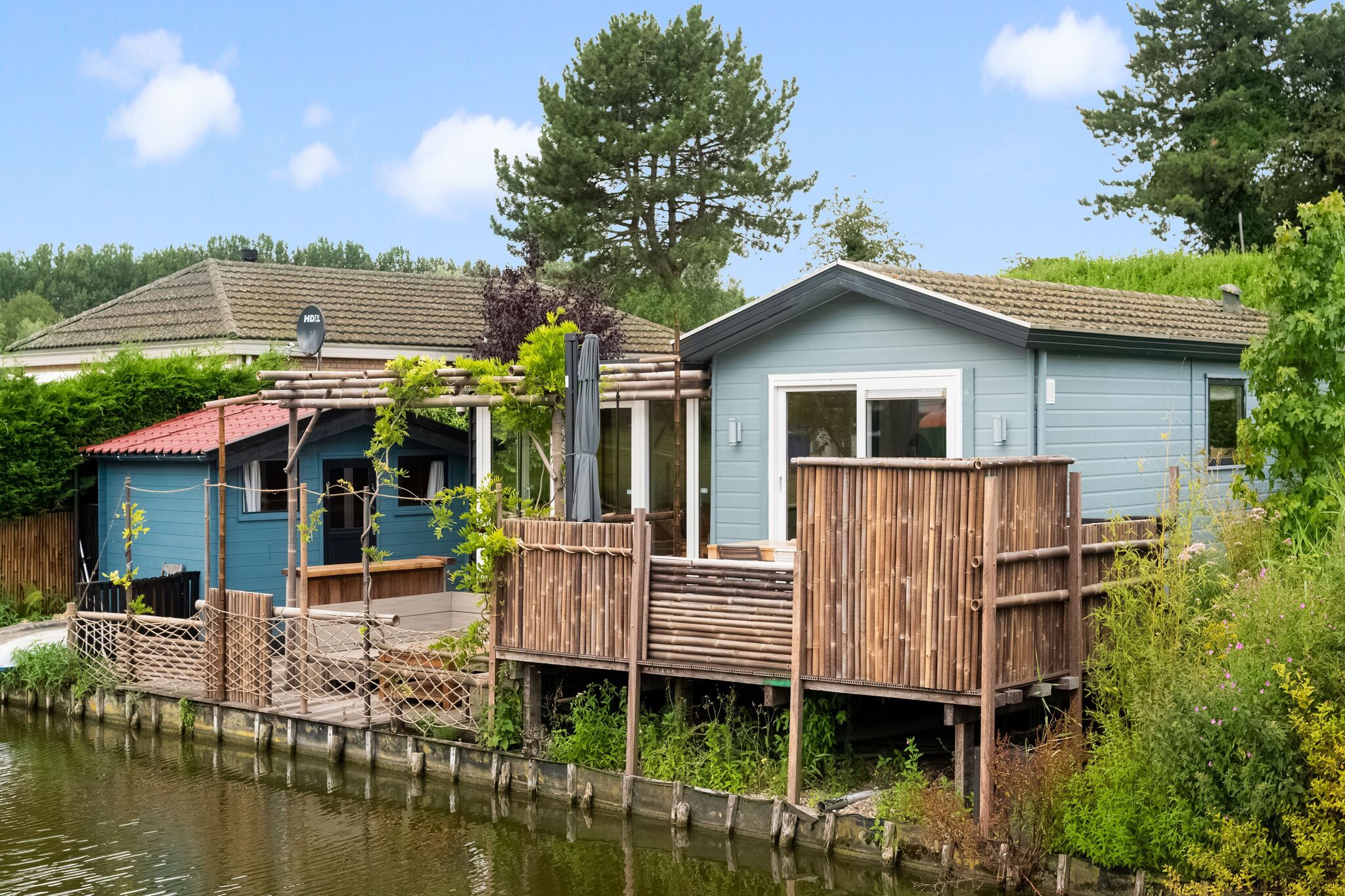 Idyllisches Ferienhaus in Ooltgensplaat mit privater Terrasse