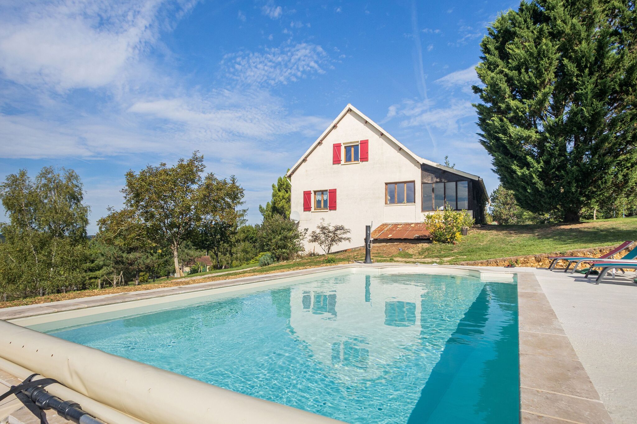 Gezellig appartement in Thédirac met een gedeeld zwembad