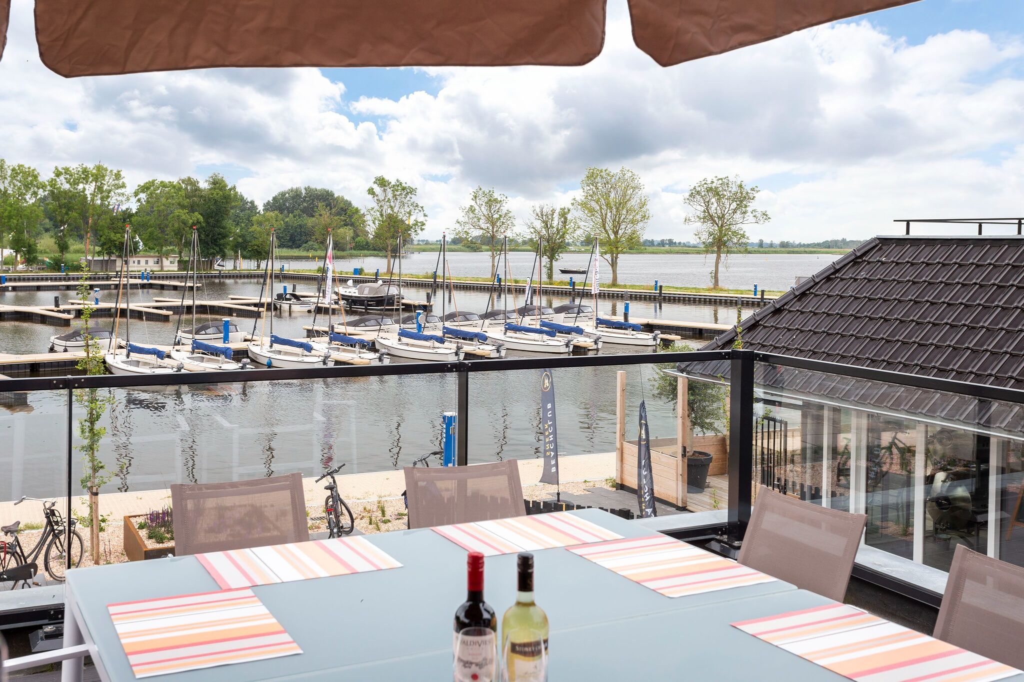 Luxuswohnung mit Terrasse und allen Einrichtungen des Hafens von Sneek