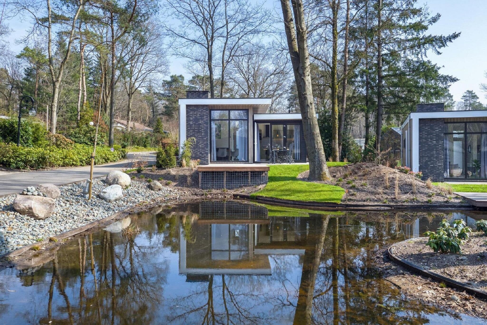 Modern chalet with a terrace near the Veluwe