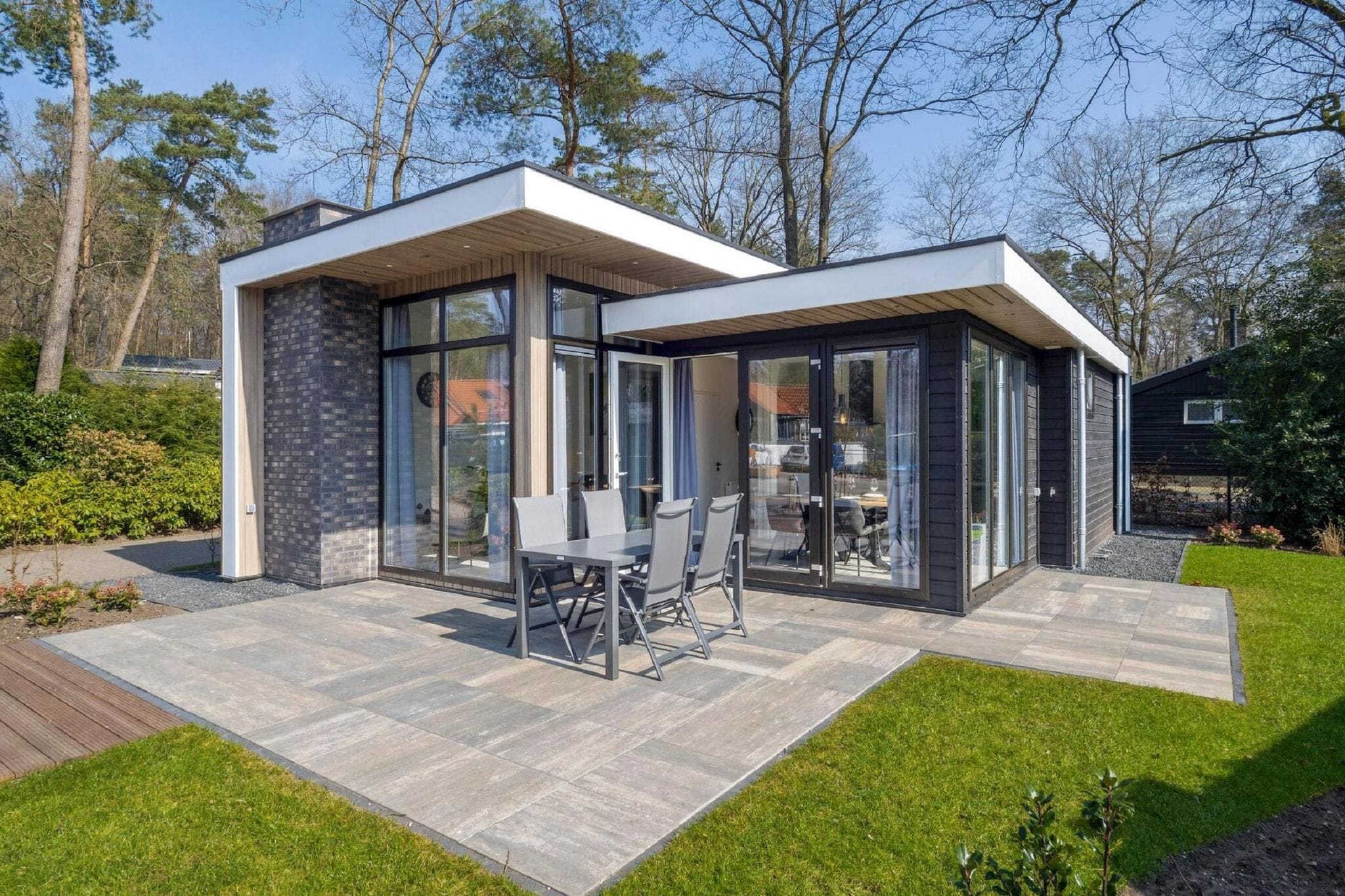Modern chalet with a terrace near the Veluwe