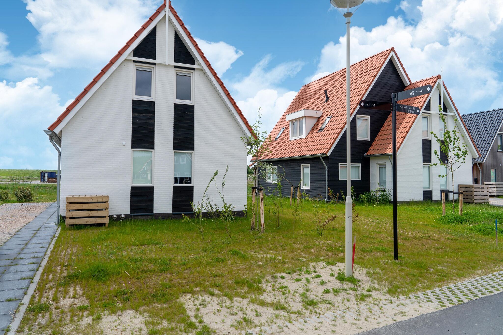 Modern vrijstaand vakantiehuis in Scherpenisse met een tuin