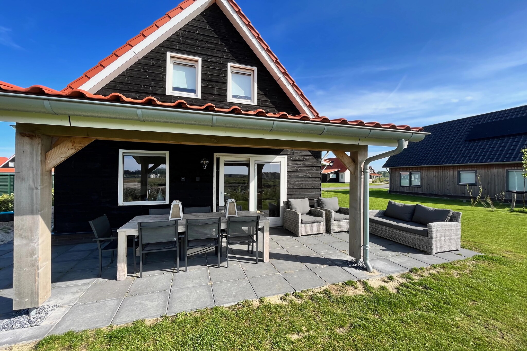 Holiday home with south facing garden