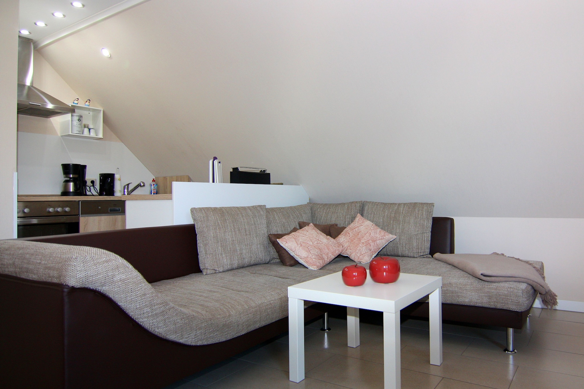 New apartment building with two tastefully furnished apartments in a sunny location just 700 m from the sandy beach. The numerous playgrounds at the campsite opposite offer plenty of opportunities for younger guests to let off steam.
Highlights included:
All consumption-based energy costs
Wi-Fi
The pretty and tranquil town of Zinnowitz is located in the north of the sunny island of Usedom and, along with the three Kaiserbäder (imperial seaside resorts), is one of the most beautiful seaside resorts. The long beach stretches all the way to Poland and is ideal for long walks. Zinnowitz is located directly between the Baltic Sea beach and the Achterwasser, at one of the narrowest points on Usedom, and is surrounded by beech, oak, and coniferous forests.
Activities nearby: The 315 m long pier on Zinnowitz beach is perfect for strolling, but also serves as a pier for excursion boats. At the end of the bridge is a tourist highlight: the diving bell. Experience the Baltic Sea from a different perspective! The dive is an exciting experience for young and old. If the sun doesn't shine, simply visit the Bernstein-Therme spa with its 850-square-meter seawater swimming area.