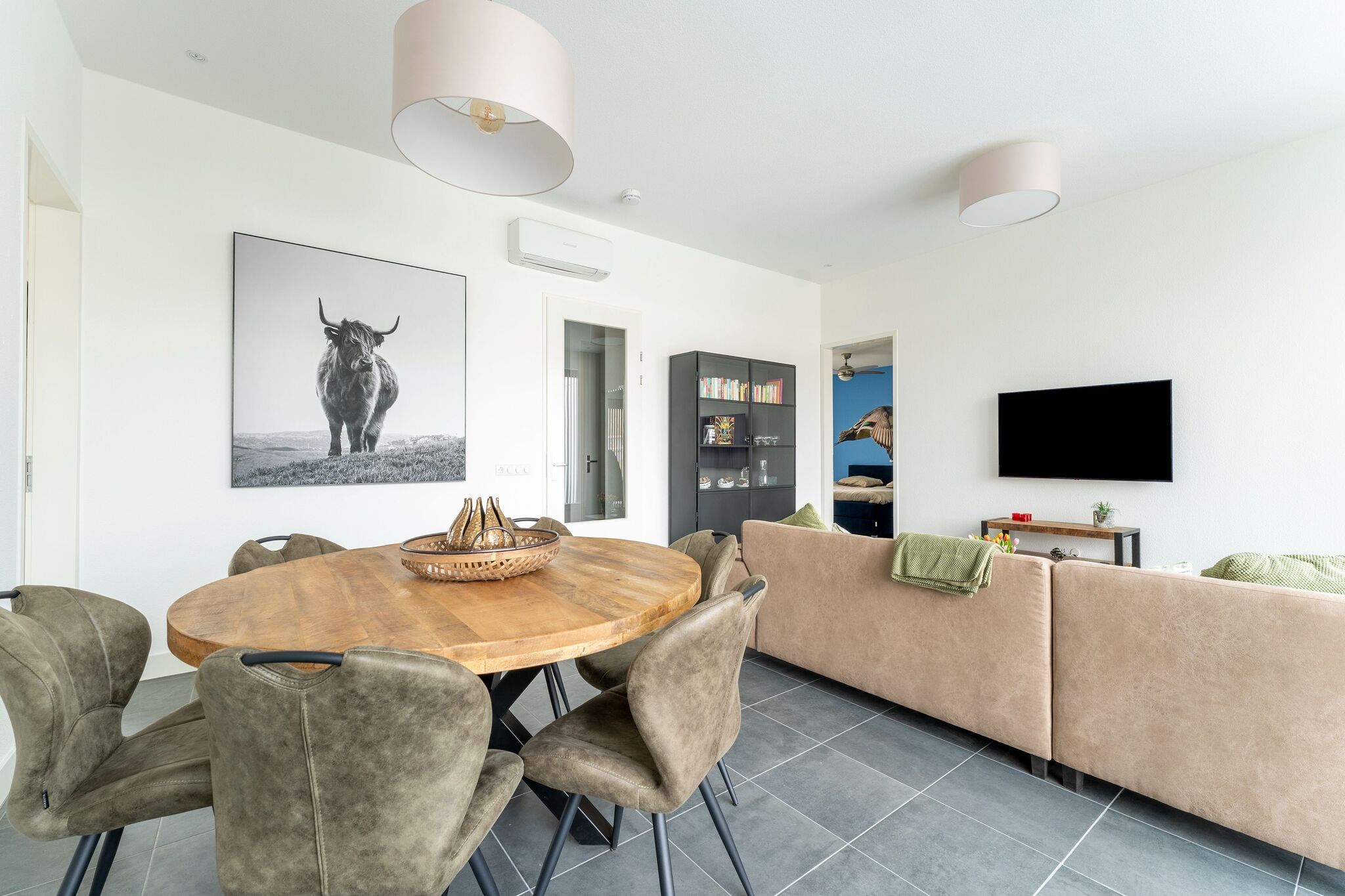 Family villa in Zeewolde at the waterfront with recreation