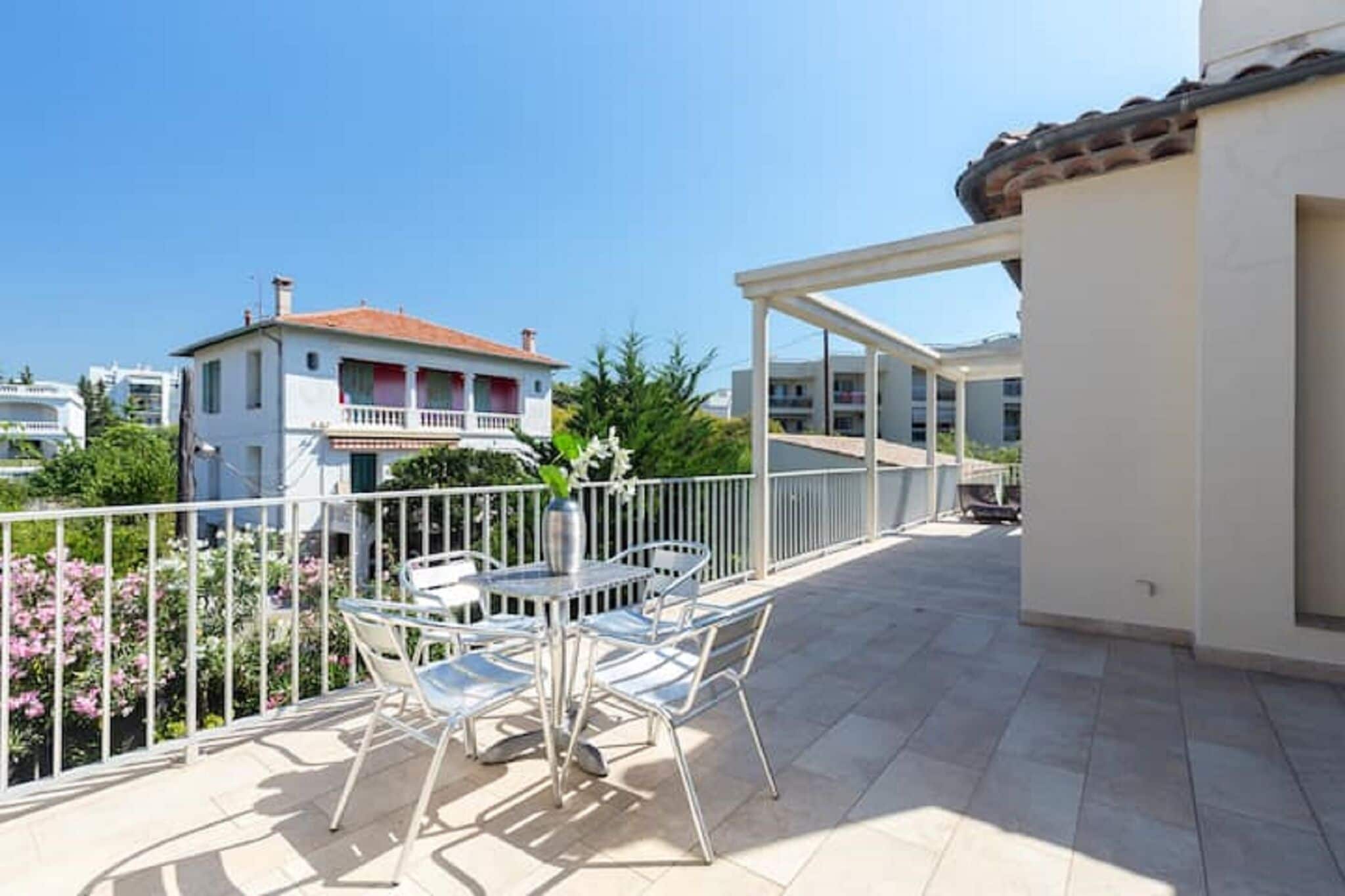 Enticing villa in Juan-les-Pins at 100 m from the beach