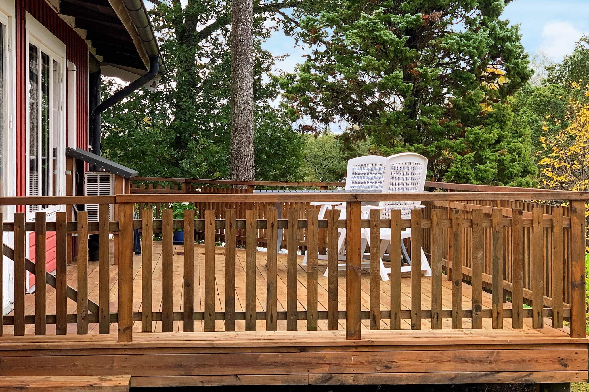 open kitchen(cooker(electric), hood, coffee machine, oven, microwave, dishwasher, fridge-freezer, water from well), Living/bed room(TV, fireplace, radio), bedroom(double bed), bedroom(single bed, bunk bed), bathroom(washbasin, shower, toilet), heating(electric), terrace, terrace(roofed), parking