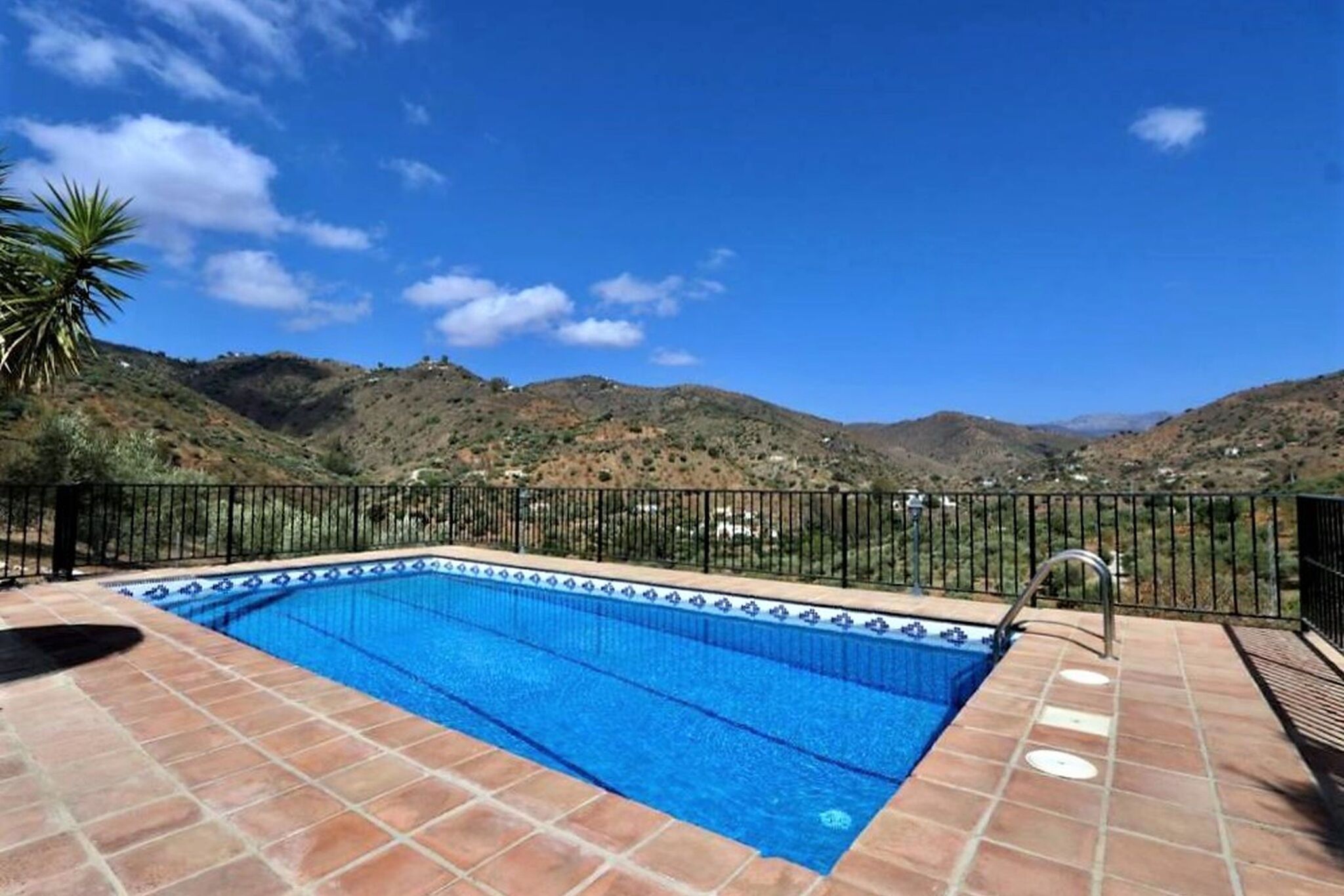 Gezellig vakantiehuis in Comares met een privézwembad