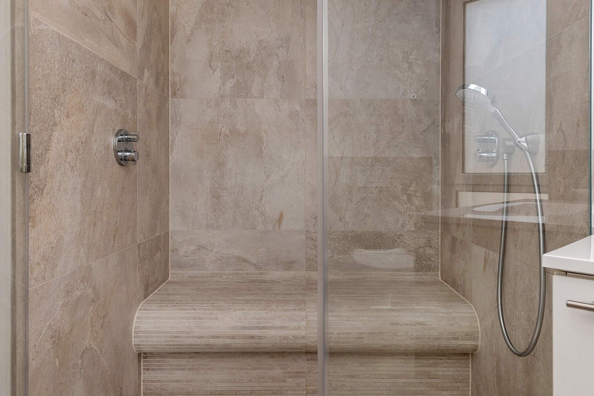 Meerblickwohnung in exklusiver Lage - Sauna