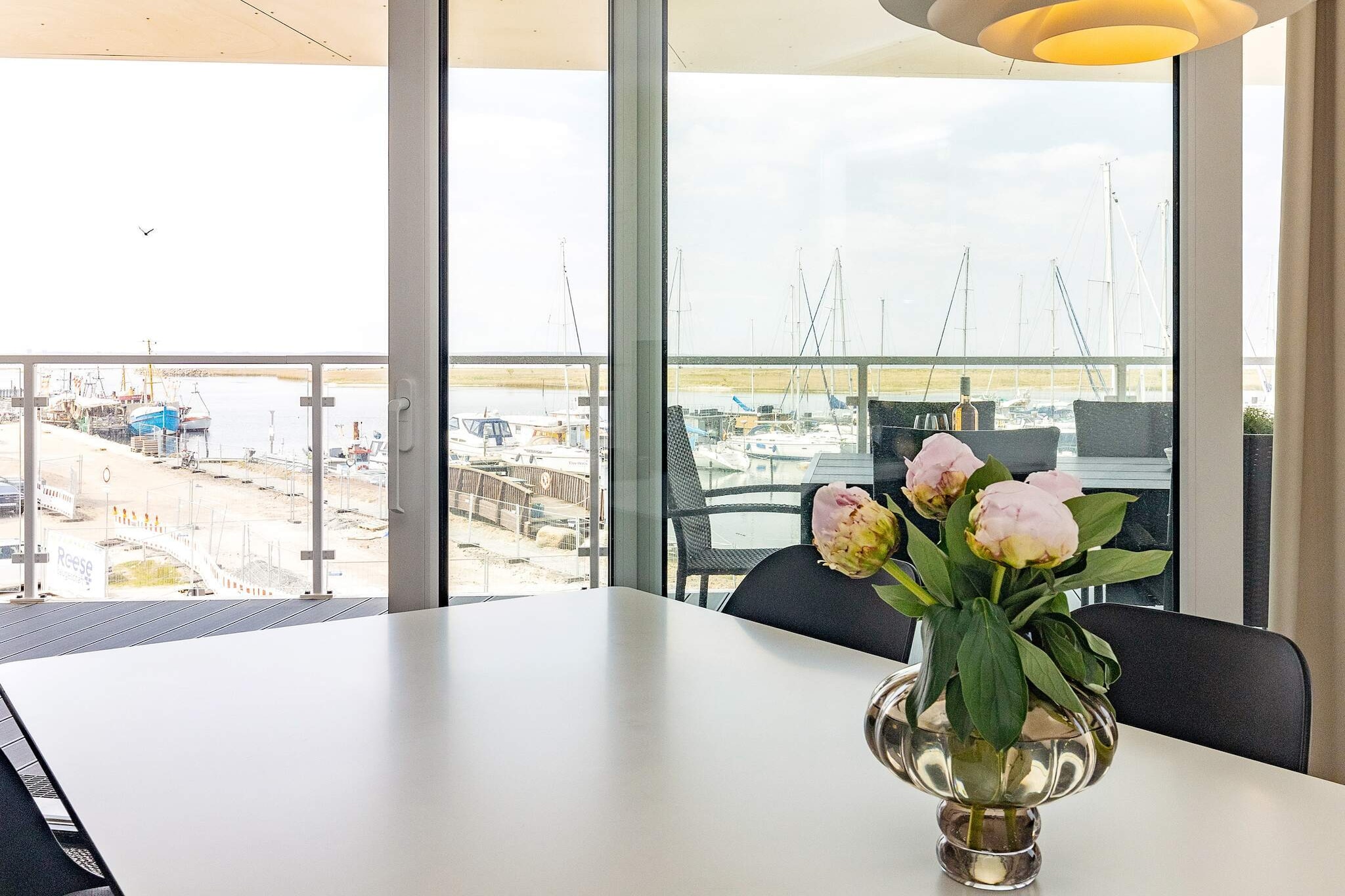 Modern appartement direct aan de haven - Binnen