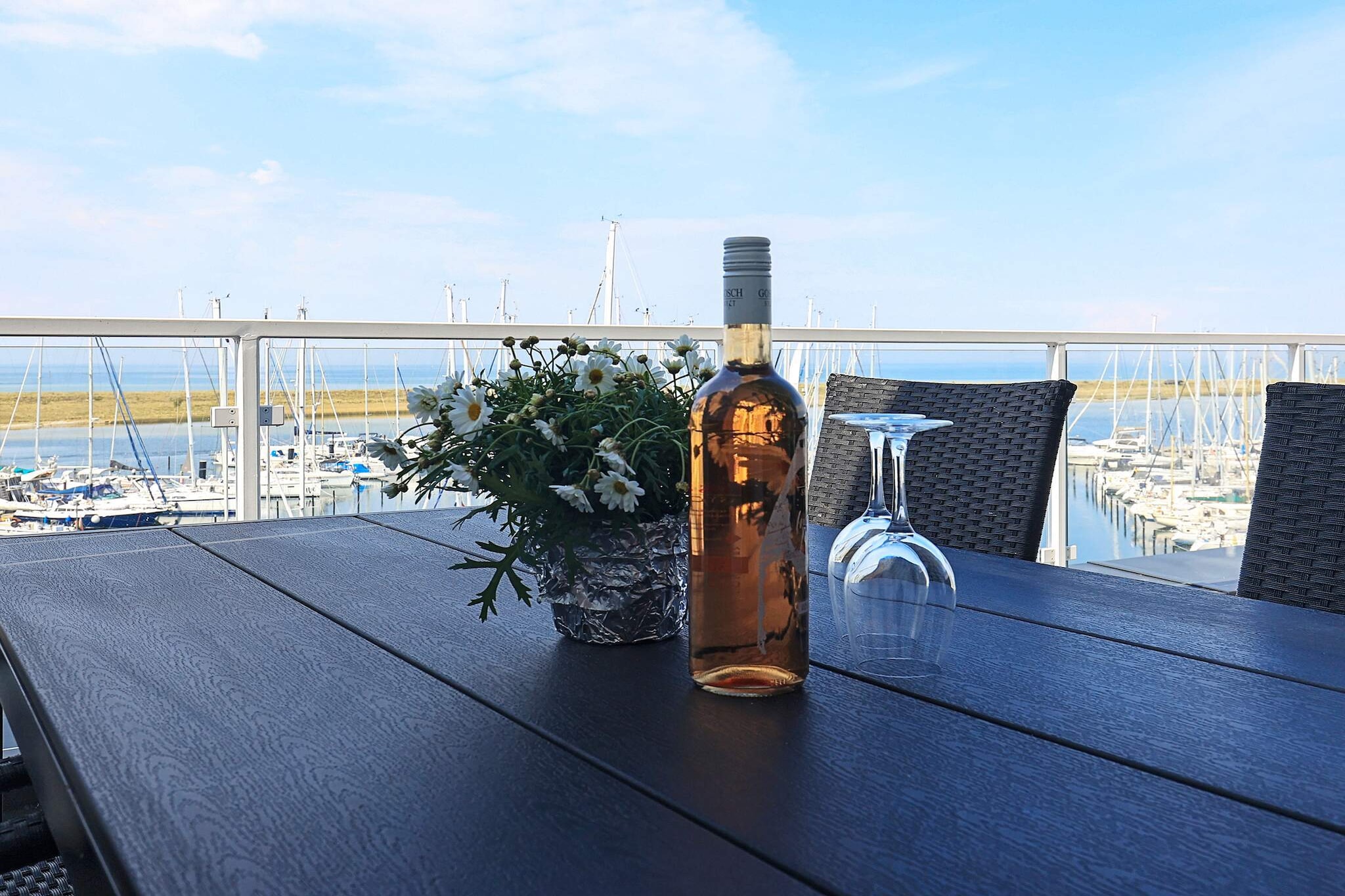 Modern penthouse met balkon - Waterzicht