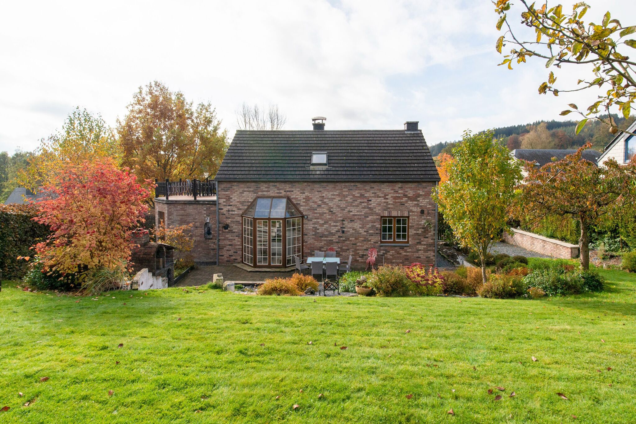 Charmante maison de vacances avec grand jardin, terrasse et jacuzzi en saison à Vielsalm