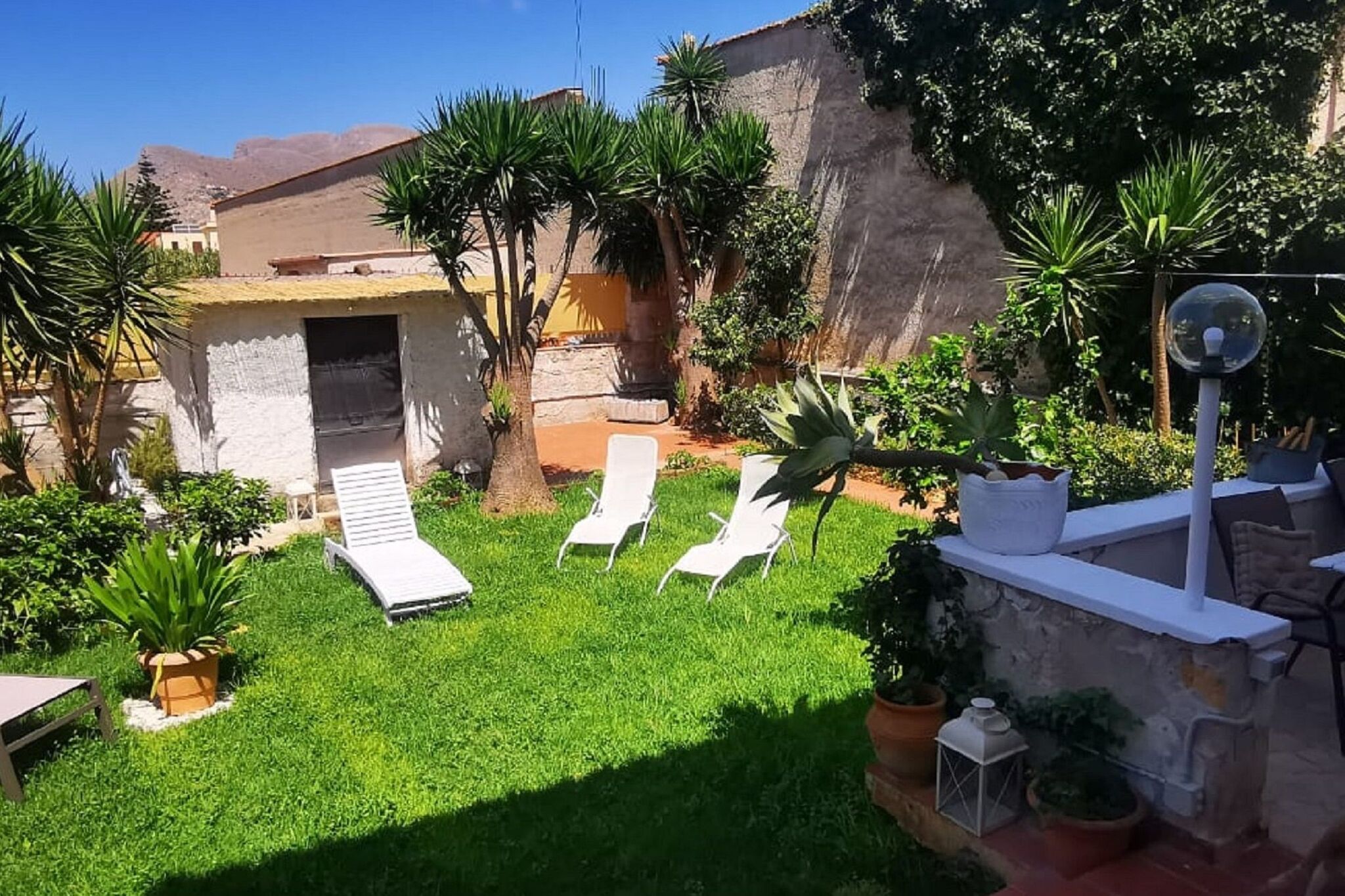 Ruim vakantiehuis in Palermo met een tuin