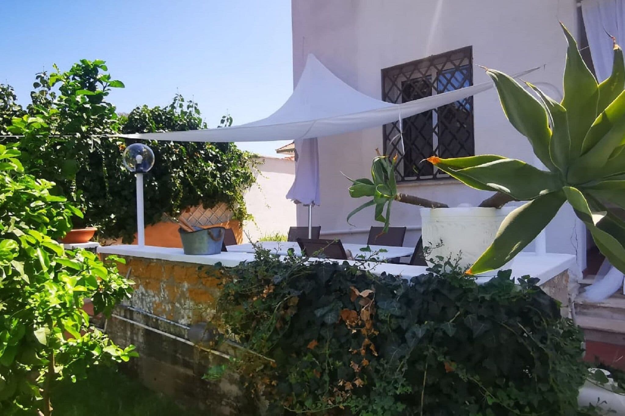 Geräumiges Ferienhaus in Palermo mit Garten