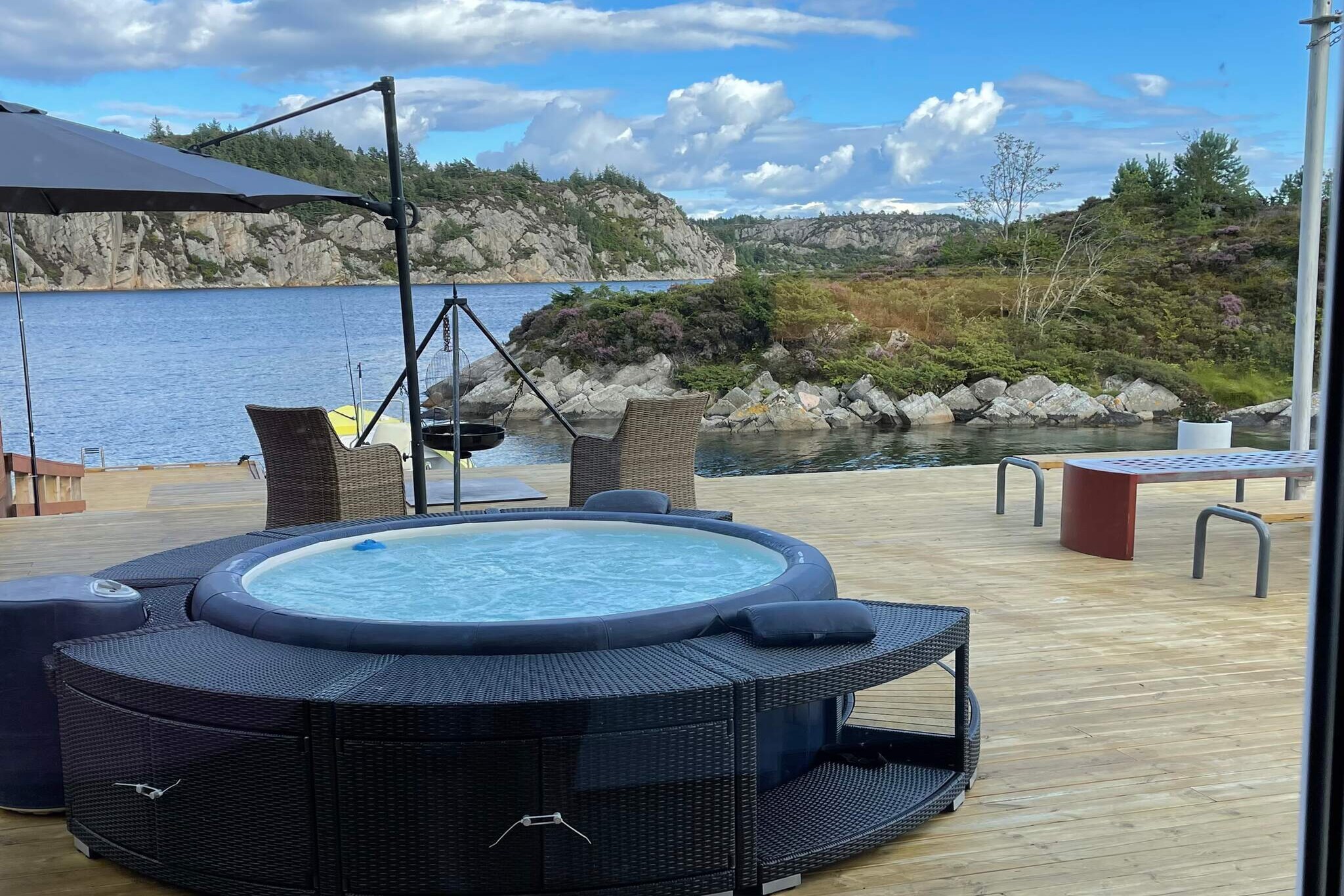 Beautiful holiday home "Fangstbua" in fisherman's cabin style close to the coast, a short way to the open sea. Scenic surroundings with its own floating jetty, terrace, and whirlpool (4 pers.). Perfectly arranged for sports / hobby / family and fishing holidays. The fisherman's cabin is decorated with love for detail, and here you will find everything you need for a great family holiday or fishing holiday with friends. Internet via fiber (80Mbits) and Altibox; German, international and Norwegian TV channels. Well-equipped kitchen and consistently high standard of furniture, beds, and other equipment. A total of 140 sqm with terraces. On the terrace downstairs you have a whirlpool for wonderful recreation. There are lots of islands and islets a short distance by boat from the sea house. Here you can fish in sheltered waters all year round or go out to sea. 400-liter freezer. Separate outside storage room for storage of fishing equipment and air drying of clothes and boots. Covered filleting space. 2 boats for rent at the floating pier at the holiday home: Sea-safe yellow boat 21 feet with 20 HP. Sterke 17 foot Pioner Multi Dark Line with 70 HP Yamaha, Garmin 72 cv sonar, GPS og chart plotter 2 x SUP board for rent. NOK 900 per week per board, age limit 12 years, max kilo 150. Please not that you need to pay a deposit when renting a boat. NB: Children should wear life jackets when staying on the quay terrace on the seaside of the holiday home. Parking by the holiday home.