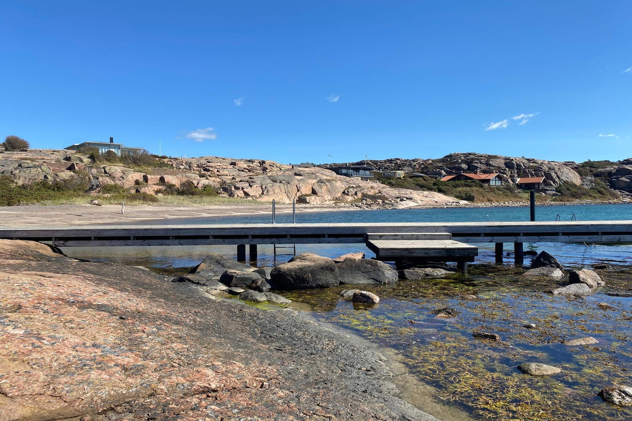 Internet Access DSL, open kitchen(cooker(electric), coffee machine, microwave, dishwasher, fridge-freezer), Living/bed room(TV, fireplace, radio), bedroom(double bed), bedroom(2x bunk bed), bedroom(double bed), bedroom(2x bunk bed), bedroom(double bed), bedroom(2x bunk bed), bathroom(floor heating)(washbasin, shower, toilet, washing machine), bathroom(washbasin, shower, toilet), heating(electric), terrace, terrace(roofed), garden furniture, BBQ, parking