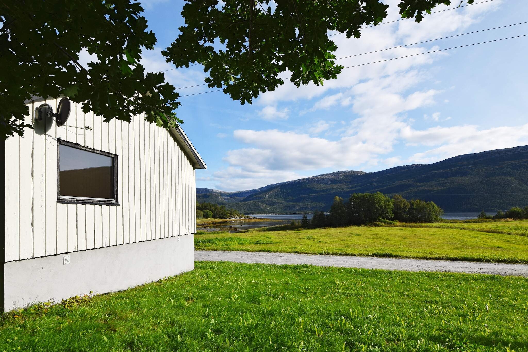 open kitchen(cooker(electric), hood, coffee machine(filter), microwave, dishwasher, fridge, freezer(140-199L), washing machine, high chair), Living/bed room(18 m2)(TV(cable, german television channels, norvegian TV channels )), bedroom(2x single bed, cot), bedroom(2x single bed), bedroom(single bed), bathroom(bathtub or shower, washbasin, toilet), heating(electric), garden furniture, BBQ, parking, fish cleaning table