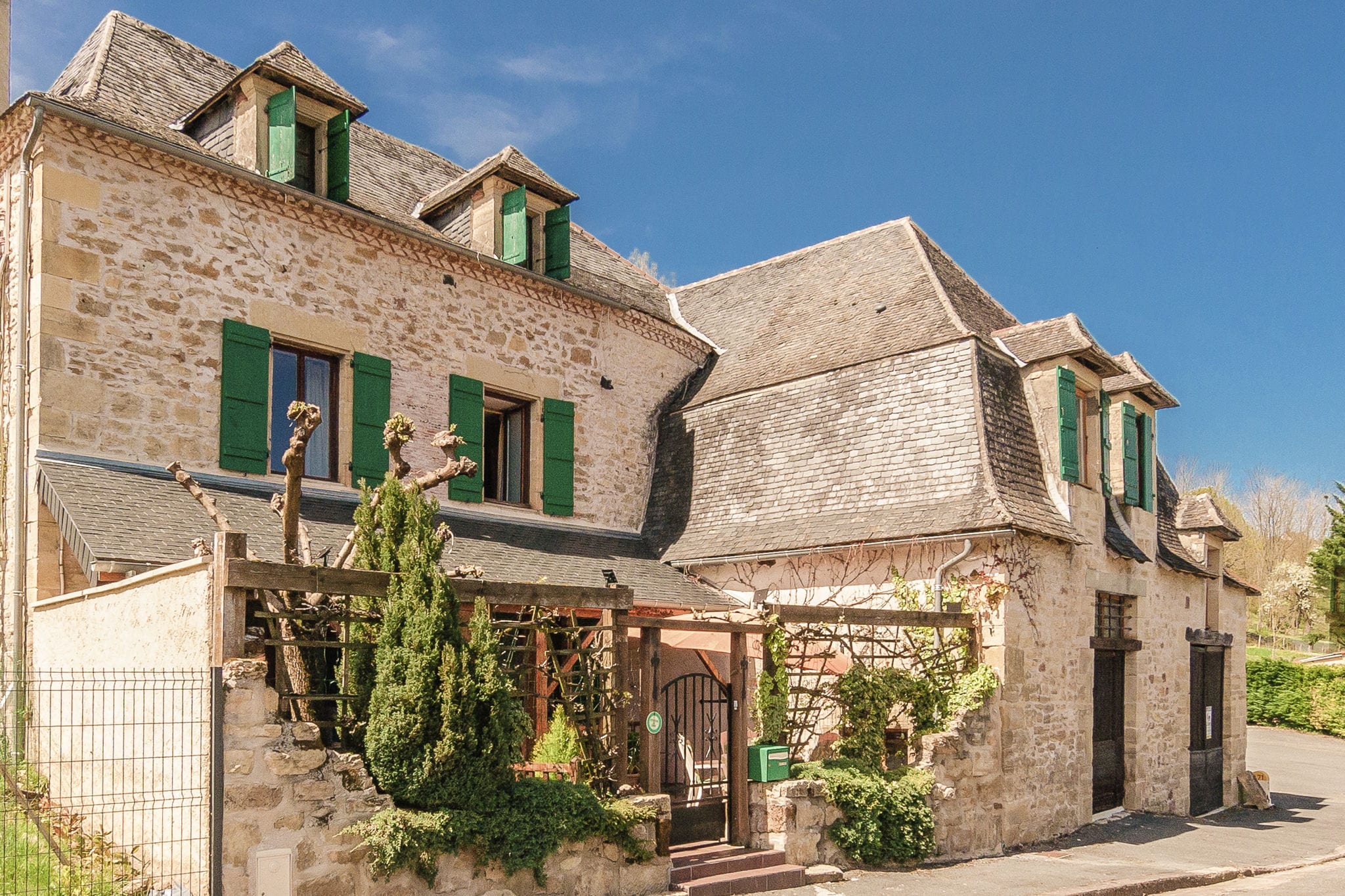 Elegant landhuis in de Dordogne met verwarmd zwembad