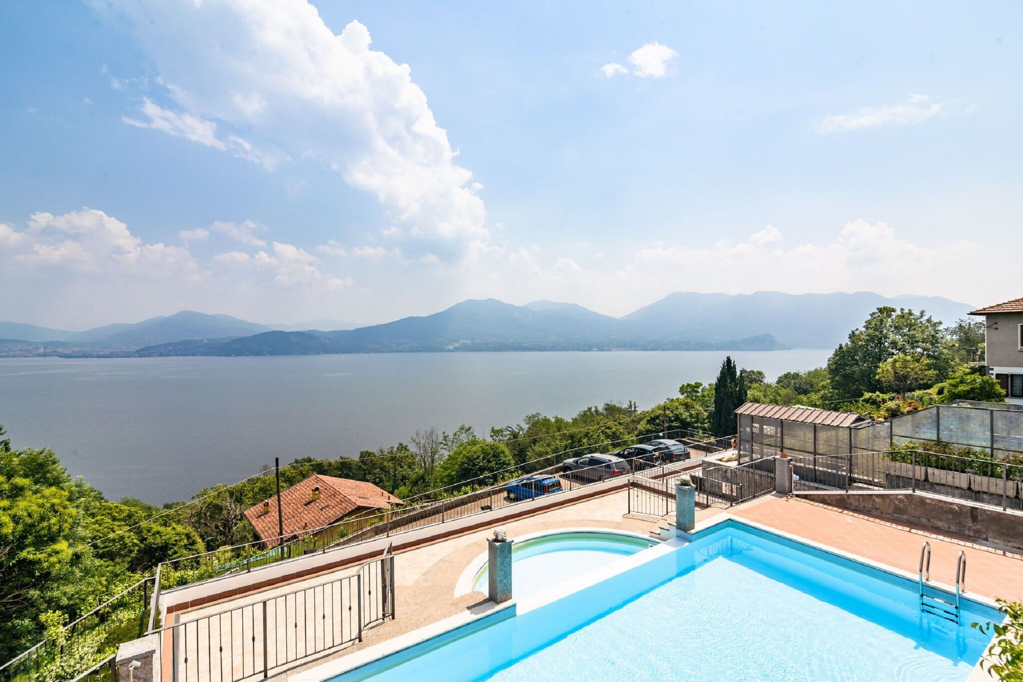Mooi appartement aan het Lago Maggiore met zwembad
