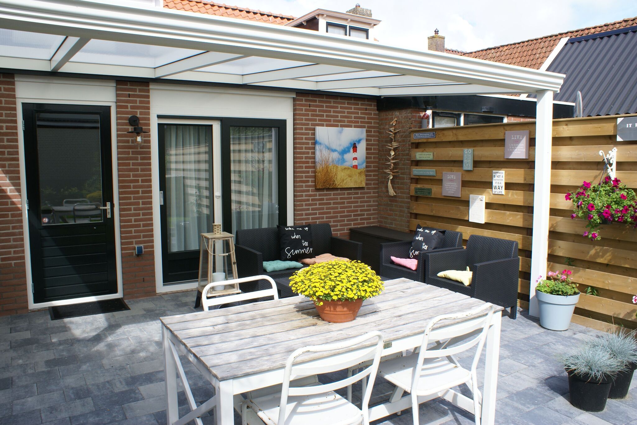 Belle maison de vacances à Paesens avec une terrasse couverte