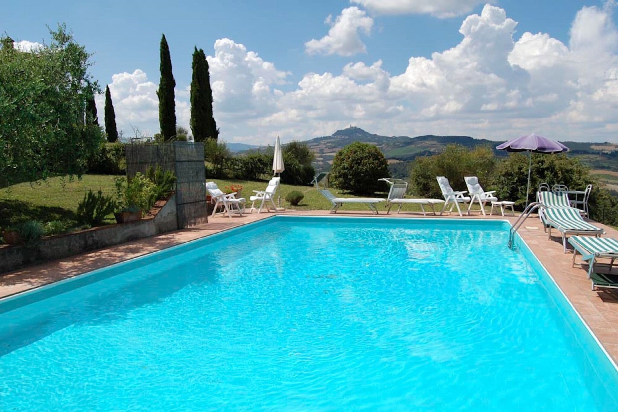 Ruhiges Ferienhaus in San Casciano dei Bagni mit Pool