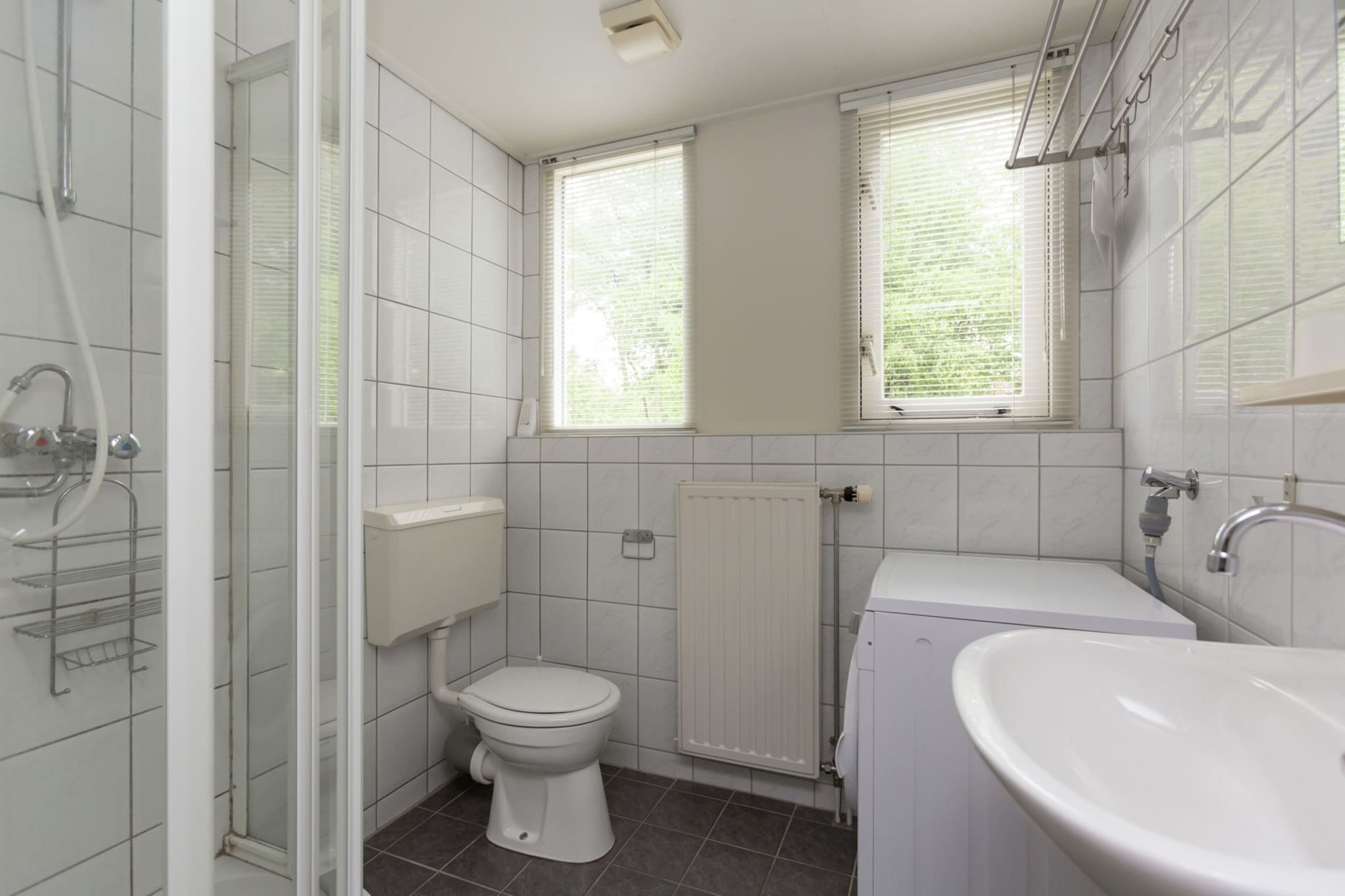 Buitenplaats Berg en Bos nummer 43-Badkamer