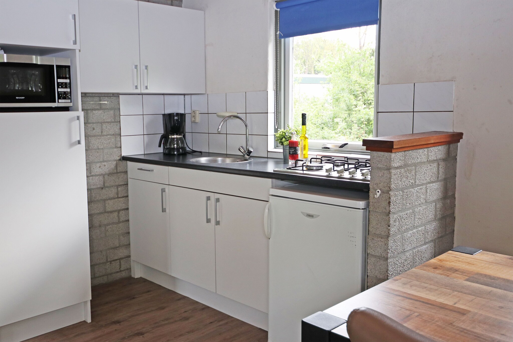 Ground floor: (hallway(toilet), Living room(TV, stove(wood), radio), open kitchen(electric kettle, cooker, coffee machine(filter), combination microwave), bedroom(double bed, washbasin), bedroom(single bed, single bed, washbasin), bedroom(single bed, single bed, washbasin), bathroom(shower, washbasin), garden doors)\n\nheating(central), terrace, garden furniture, parking, swimming pool(shared with other guests, outside, opened from 1/2 May upto and including Aug)