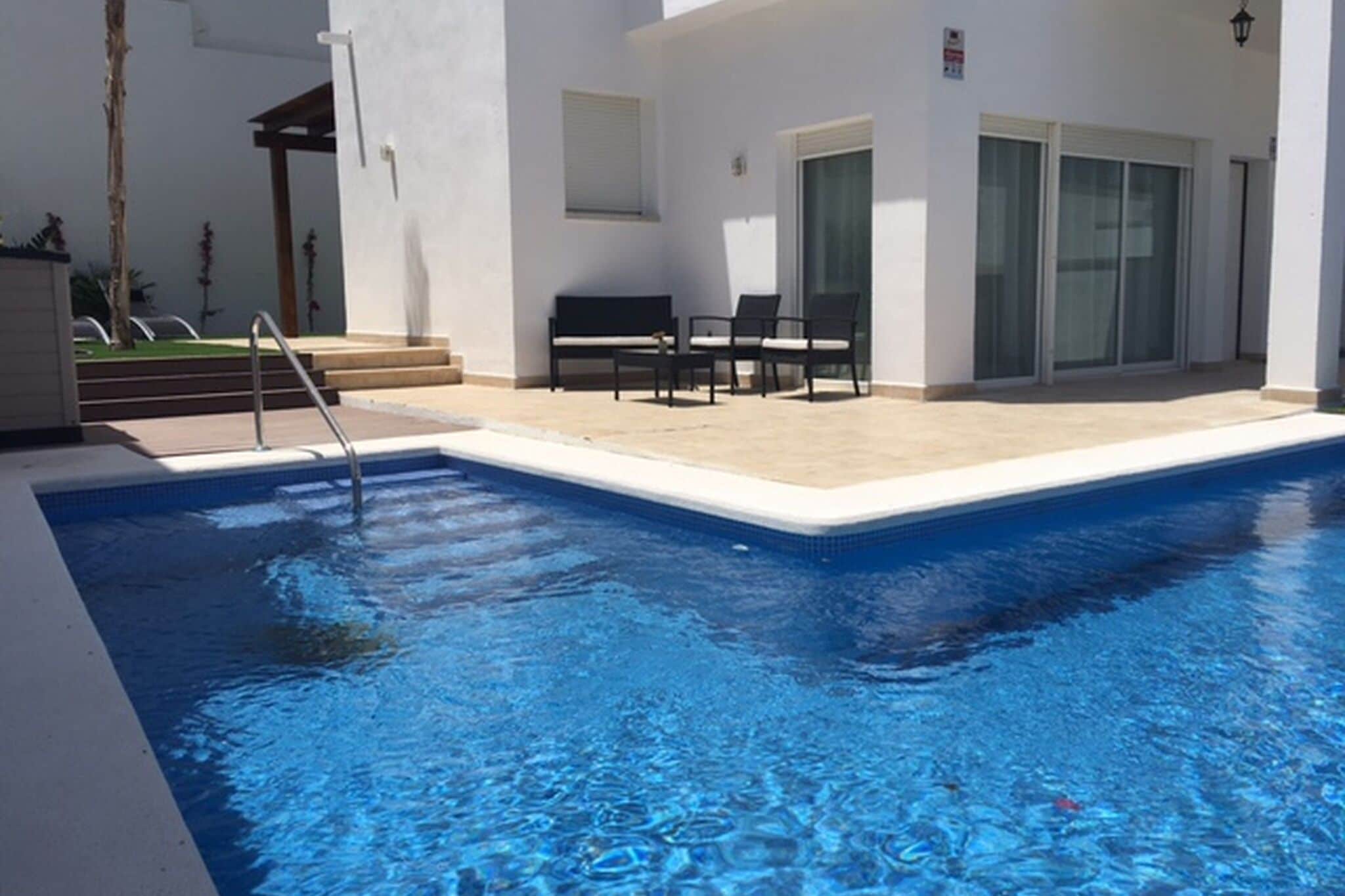 Prachtige villa in Nijar met een zoutwaterzwembad