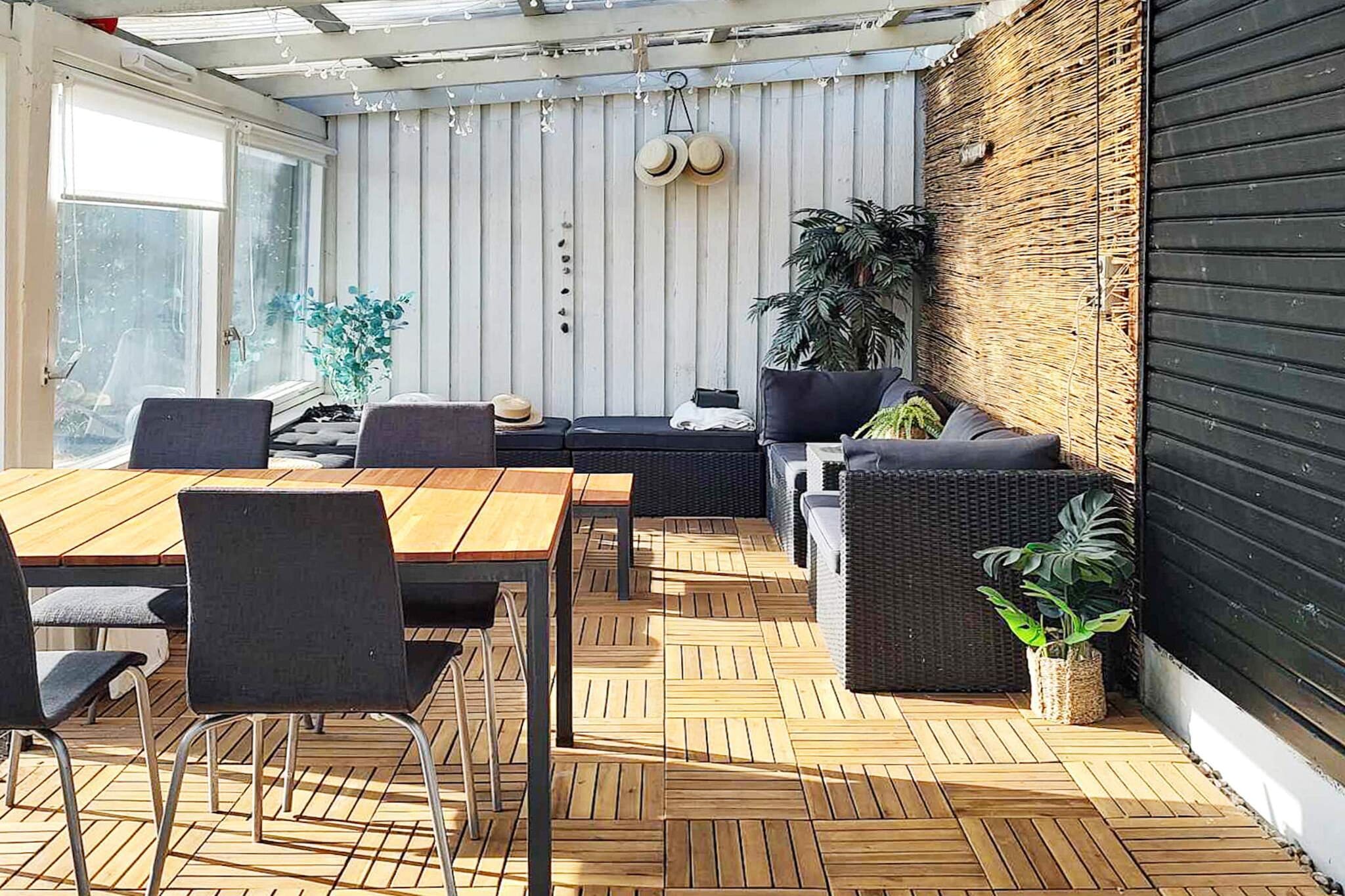 Internet Access DSL, Kitchen(cooker(electric), hood, coffee machine, microwave, dishwasher, fridge(+ freezer)), Living/bed room(TV(german television channels, danish TV channels (DR1 and TV2))), bedroom(double bed), bedroom(2x single bed), bathroom(washbasin, shower, toilet), garage, heating(electric), terrace, air to air heatpump