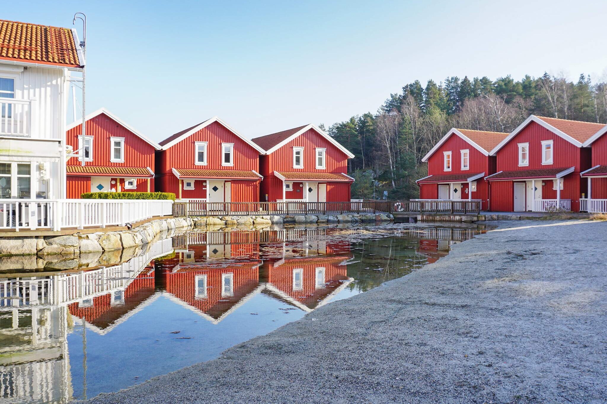 Internet Access DSL, open kitchen(cooker(electric), hood, coffee machine, microwave, dishwasher, fridge-freezer, high chair), Living/bed room(double folding bed, TV(swedish TV channels), radio), bedroom(double bed), bedroom(single bed, 2x bunk bed), bathroom(floor heating)(washbasin, shower, toilet, washing machine), bathroom(floor heating)(washbasin, shower, toilet), balcony(garden furniture), balcony, terrace(garden furniture, BBQ), garden furniture, parking, geothermal energy, water to water heatpump