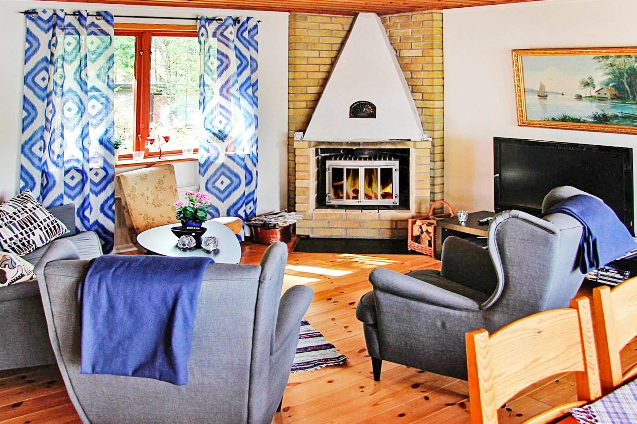 Internet Access DSL, open kitchen(cooker(electric), hood, coffee machine, microwave, dishwasher, fridge-freezer), Living/bed room(TV, fireplace, DVD player, radio, CD player, netflix), bedroom(double bed), bedroom(2x bunk bed), bedroom(2x bunk bed), bathroom(floor heating)(washbasin, shower, toilet, washing machine), conservatory, heating(electric), terrace(garden furniture, BBQ)