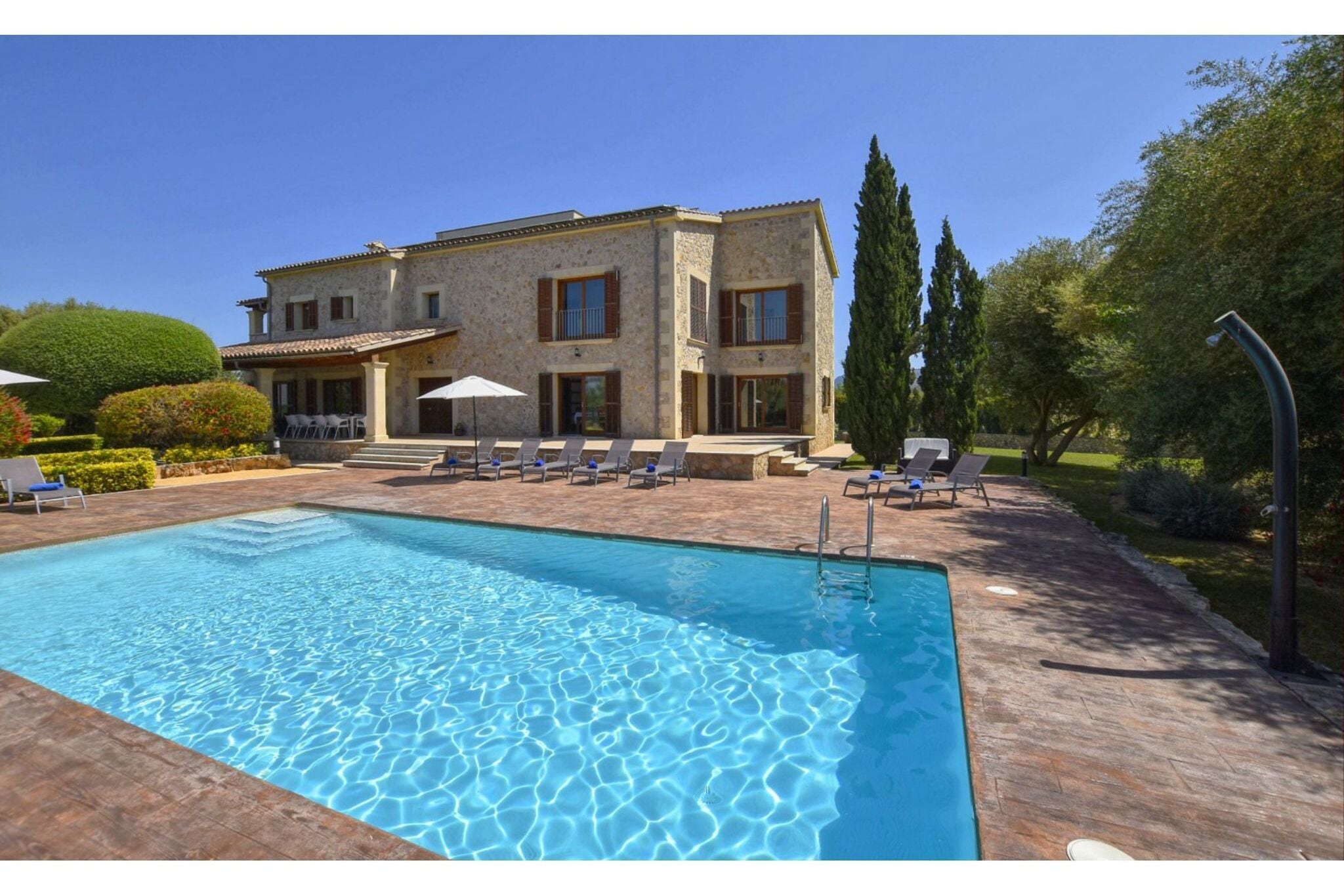 Luxurious country house with pool near the town of Alcudia