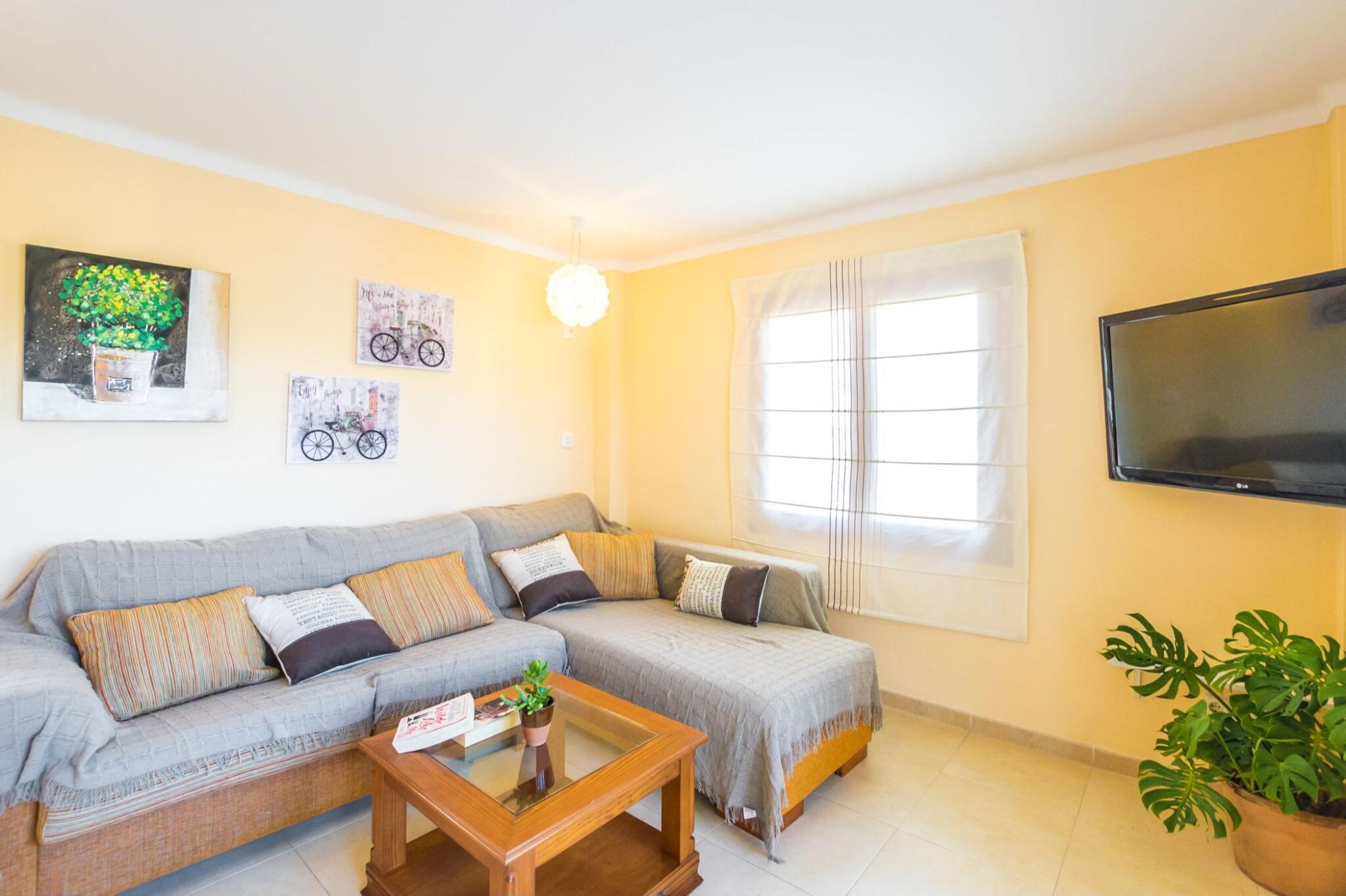 Nice renovated apartment 100 meters from the beach with Air Conditioning
