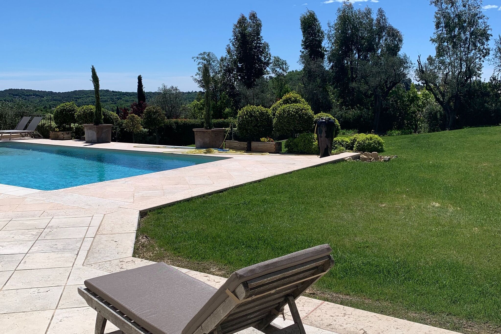 Mooi vakantiehuis in Grasse Chateauneuf met privézwembad