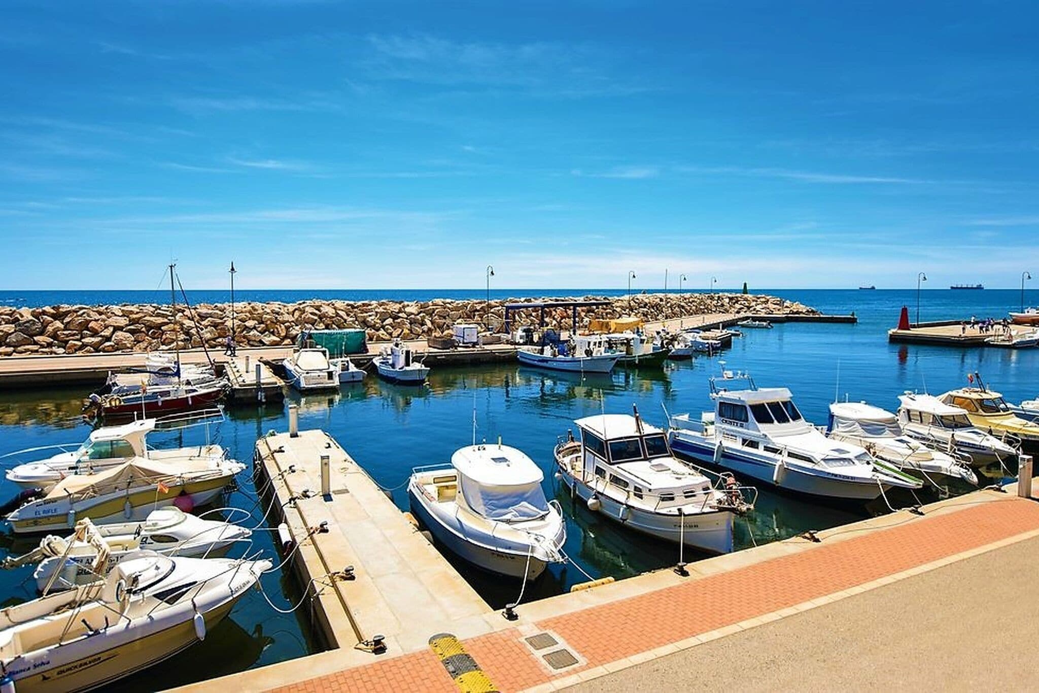 Heerlijke vakantiewoning in Roquetas de Mar met dakterras