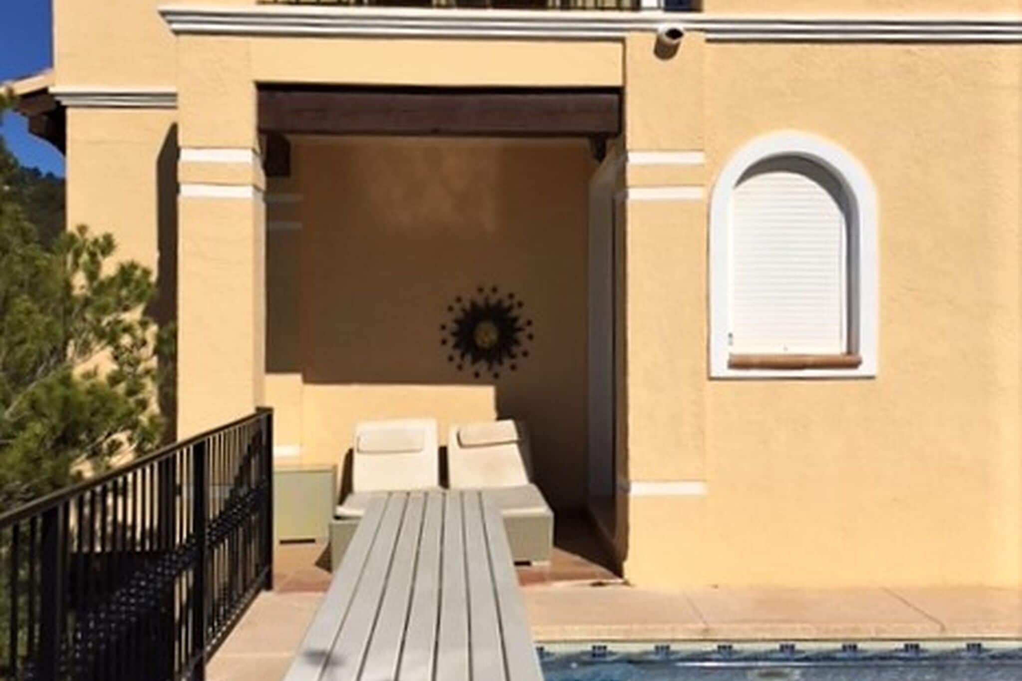 Sea-view villa in Altea Hills with private pool