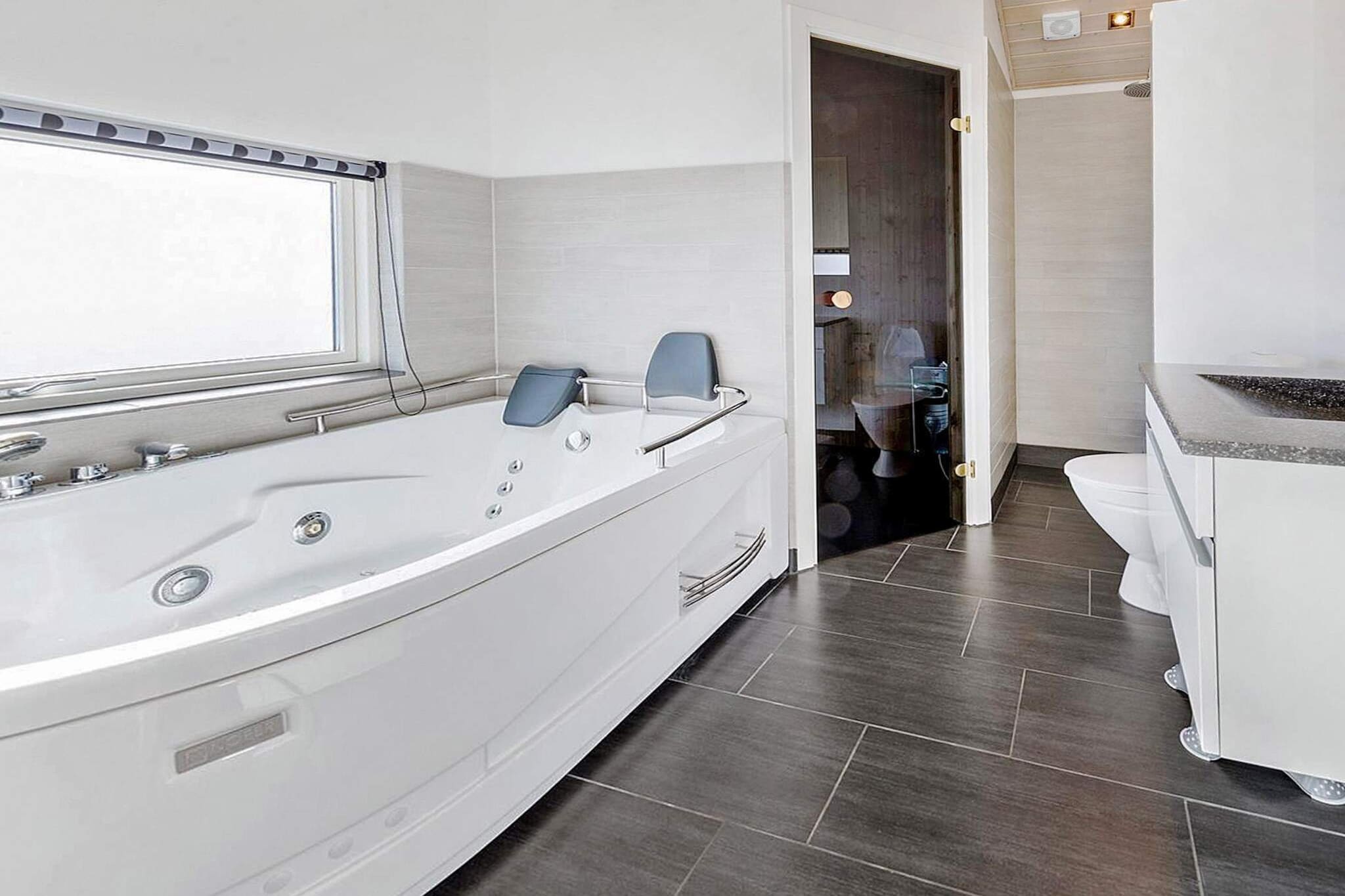 Vakantiehuis aan de kust met spa en sauna - Spa