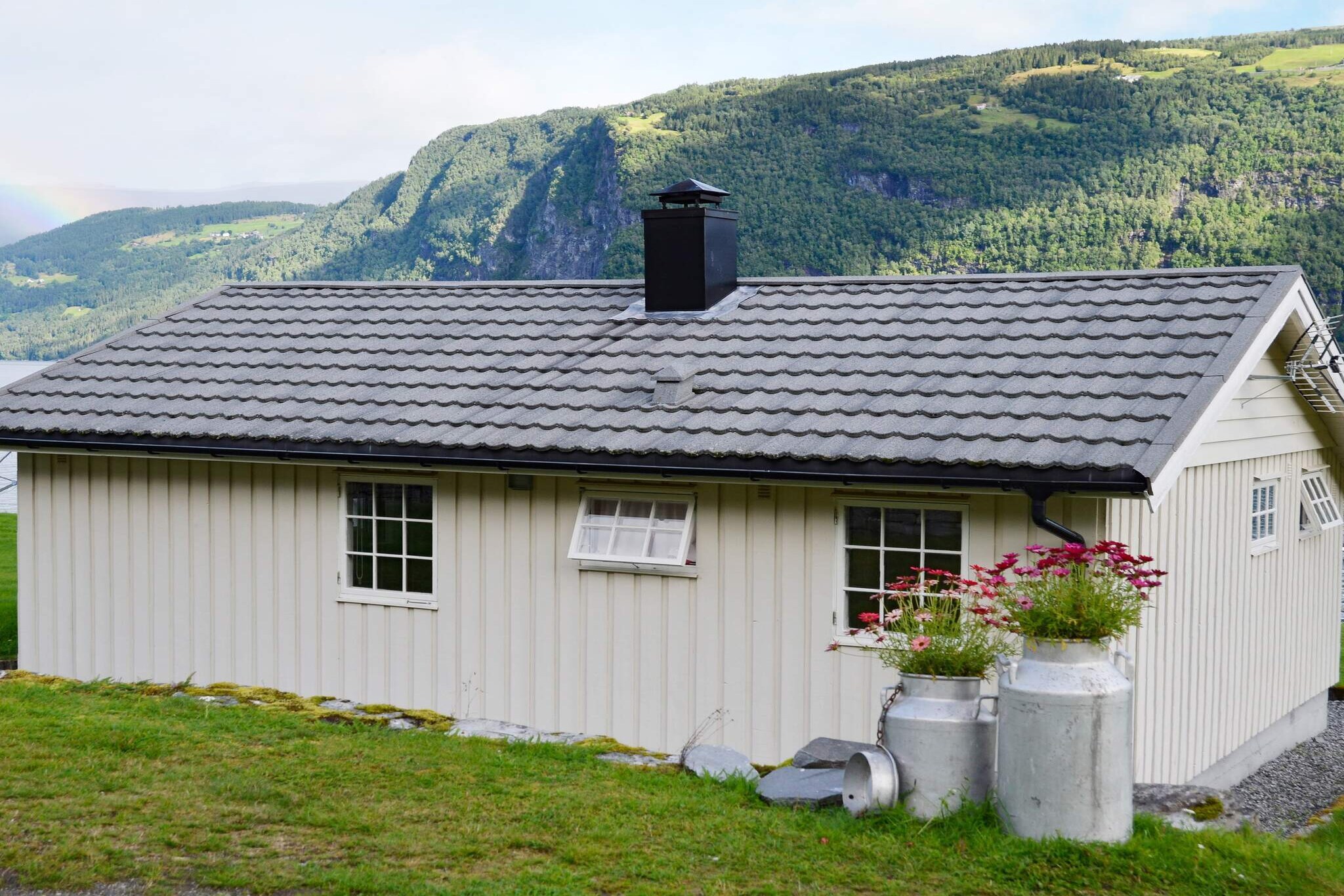 Well located holiday home with terrace in a beautiful fjord landscape. The place for holidays with family and friends. One of 5 holiday homes, three of the others - 37340, 37341 and 43835 - are neighbors. RiksTV for Norwegian and European channels as well as one German channel. Access to vacuum cleaner, washing machine (coin wash 3 euros per wash) and freezer 25 m. One large and one small towel can be rented for NOK 70 per person. Large common areas/lawns around the holiday home for various activities. The surrounding area offers beautiful nature with hiking trails, you can also hike in the mountains and enjoy the fantastic fjord landscape. Swimming possibilities only 20 m away. Breimselva with salmon and trout 43 km, Breimsvatnet 39 km for large trout. 43 km to the village Sandane. 60 km to Briksdalsbreen. On the opposite side of the fjord, you will find Panoramaveien 80 km away, viewpoint with 500 m cliff, sawmill, smithy, and firehouse with bread baking and the country's oldest “vetestove” (guard house), approx. 1000 years old. Tvinnefossen, a waterfall you can walk behind. Filleting place for fish. Only 20 m to the fjord, where a 14 foot rowing boat for fishing is included, possibility to rent a motor for longer trips. Life jackets included. For rent: 4 HP engine.